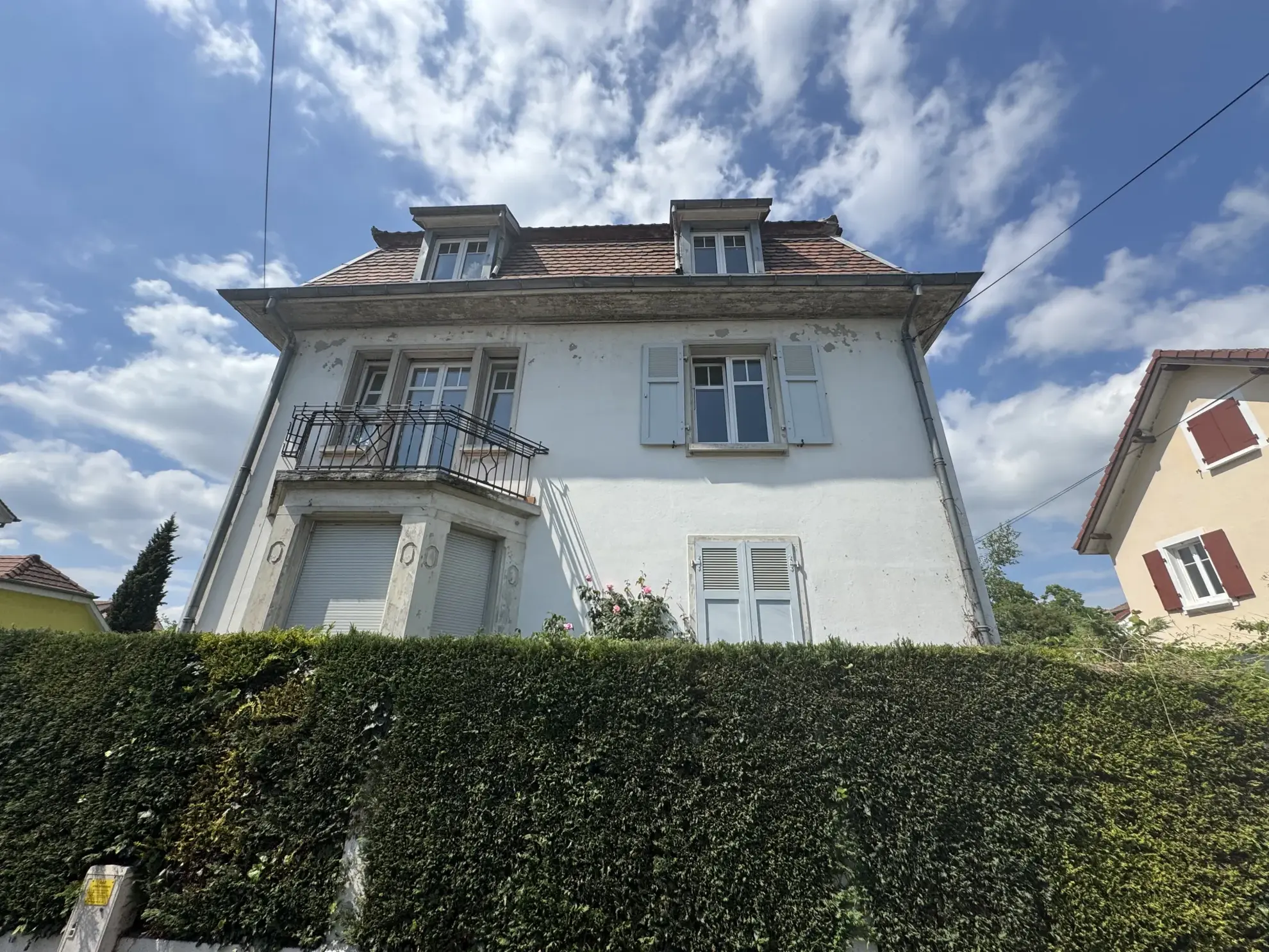 Appartement duplex à rénover à St Louis – 3 pièces avec potentiel