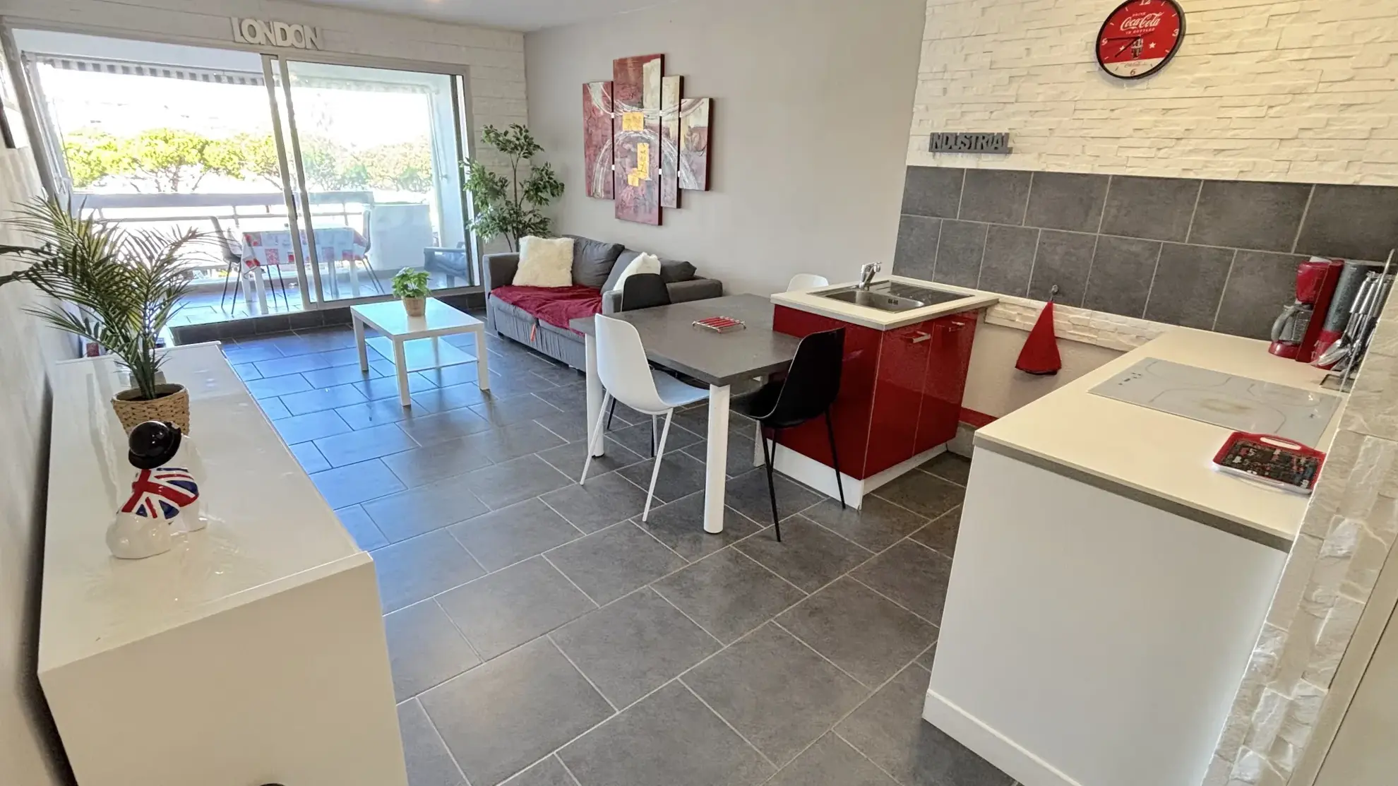 Appartement F2 rénové avec terrasse vue port à Carnon-Plage