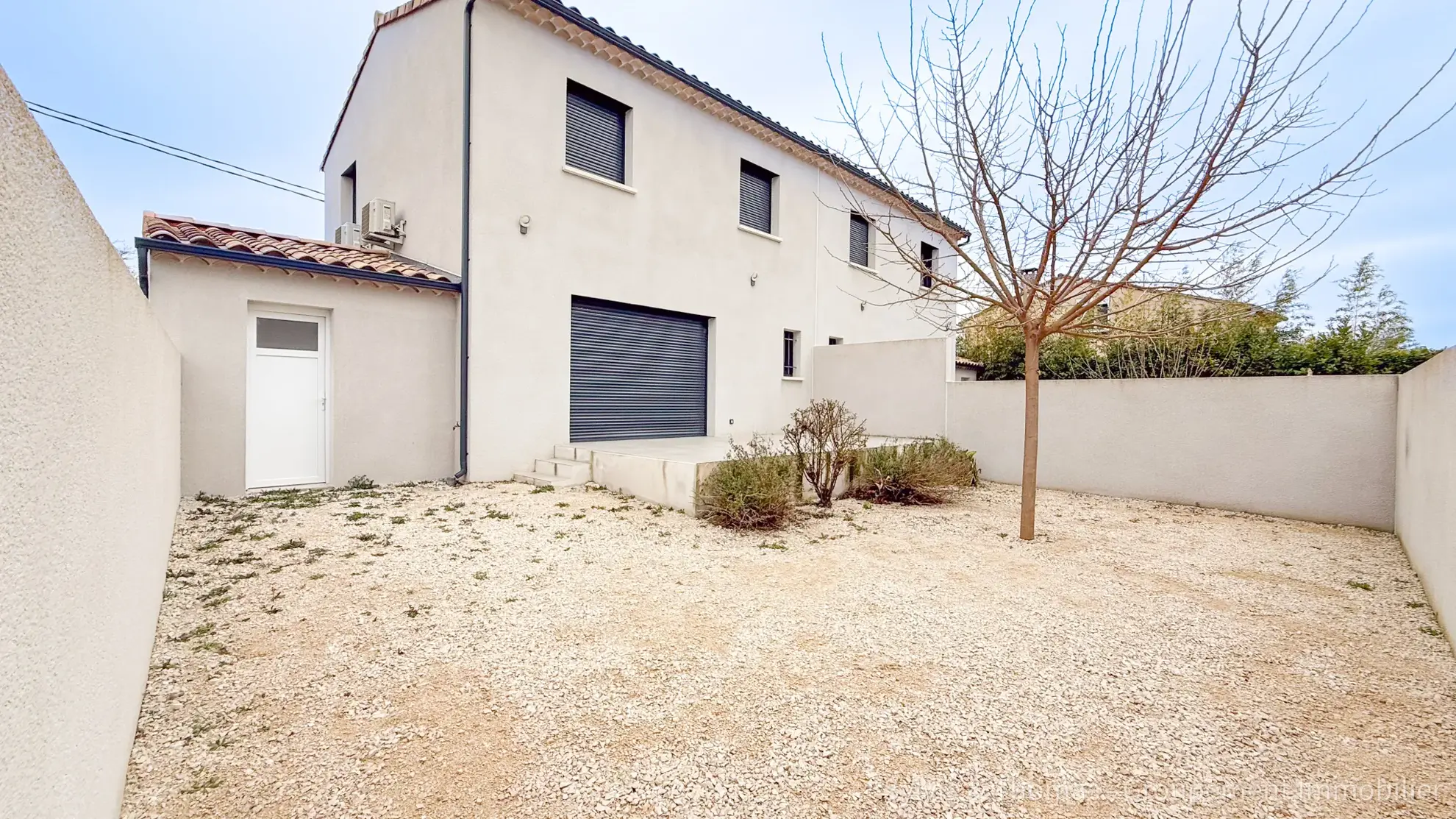 Maison neuve à Camaret-sur-Aigues avec 3 chambres, jardin et garage 