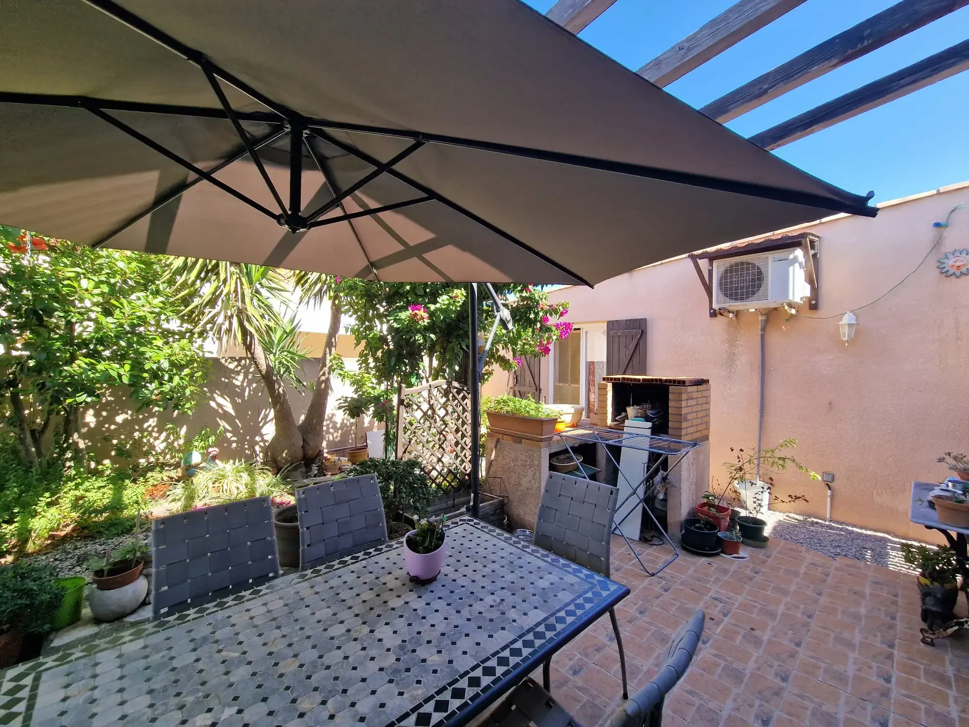 Maison spacieuse avec studio, piscine et grand terrain à Lézignan-Corbières 