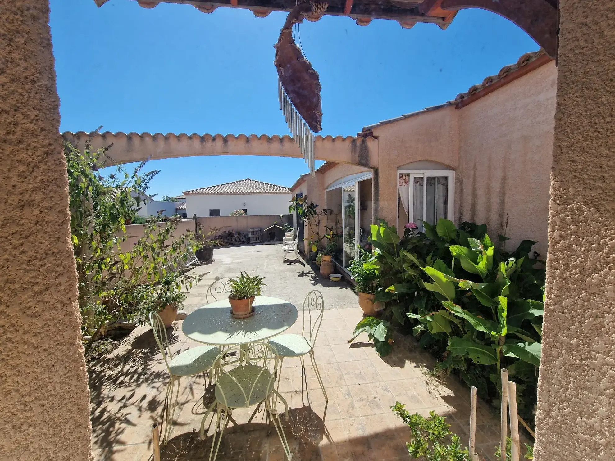 Maison spacieuse avec studio, piscine et grand terrain à Lézignan-Corbières 