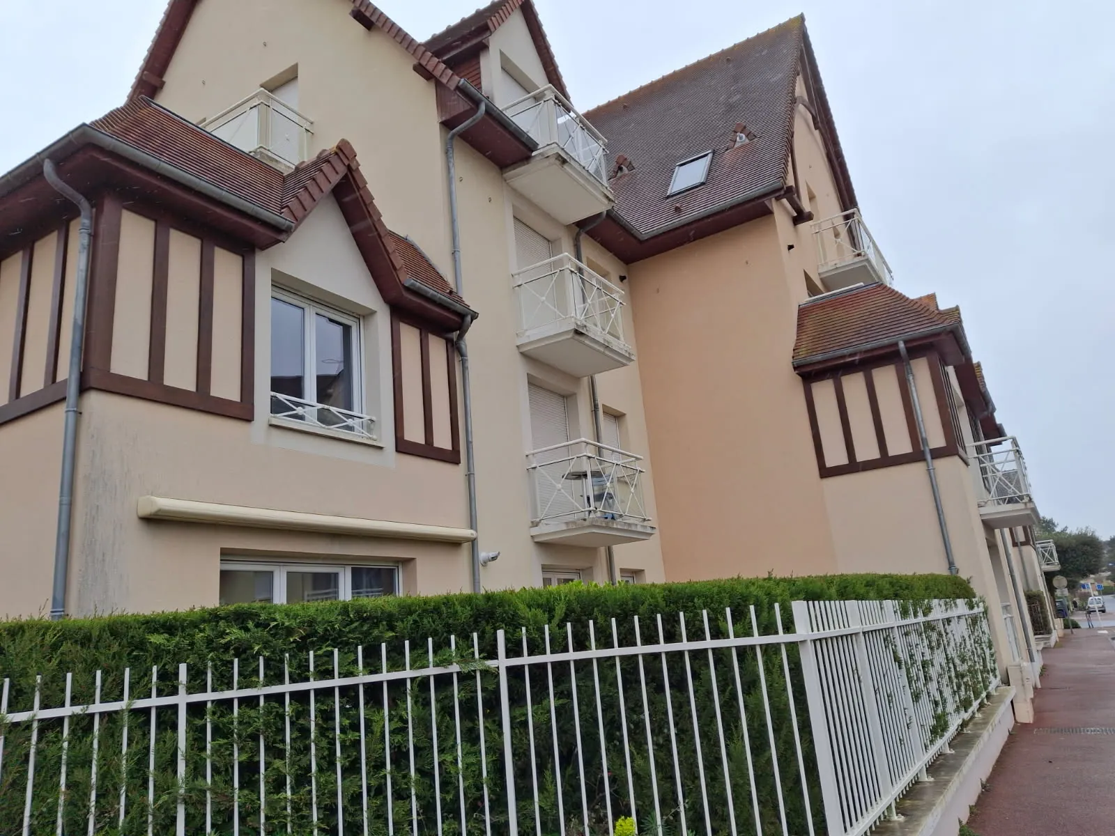 Appartement T2 à Merville-Franceville-Plage proche mer avec balcon et parking
