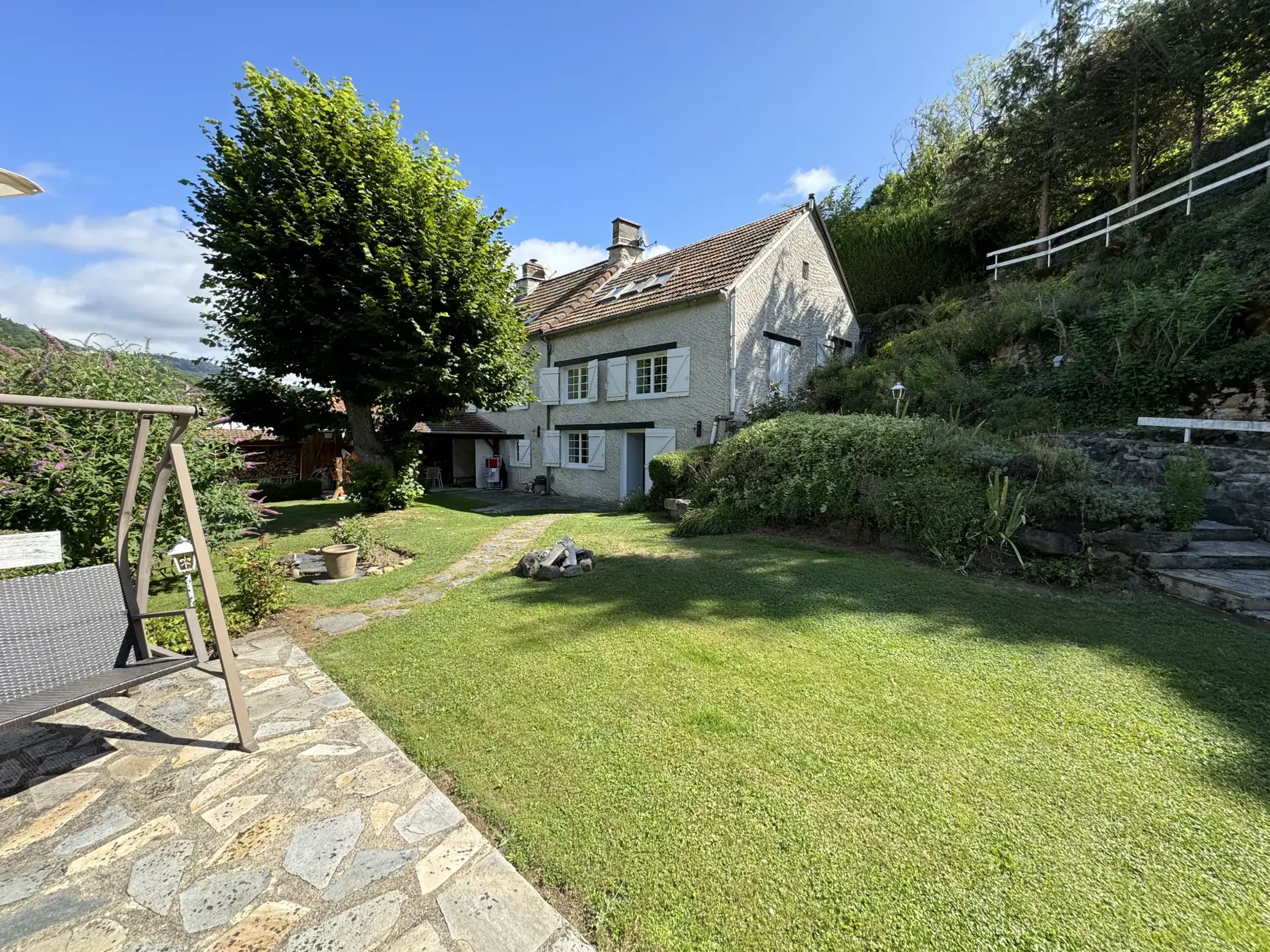 Charmante maison à Joursac, proche nature, 3 chambres, garage, idéalement située entre Massiac et Saint-Flour