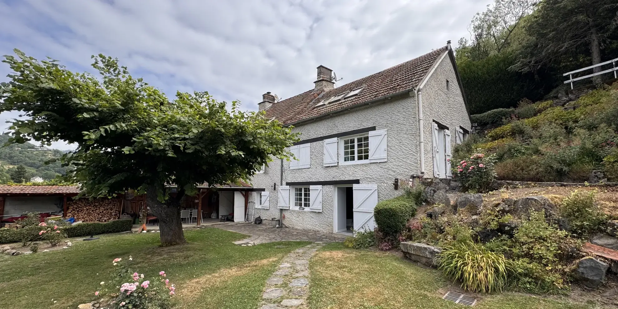 Charmante maison à Joursac, proche nature, 3 chambres, garage, idéalement située entre Massiac et Saint-Flour 
