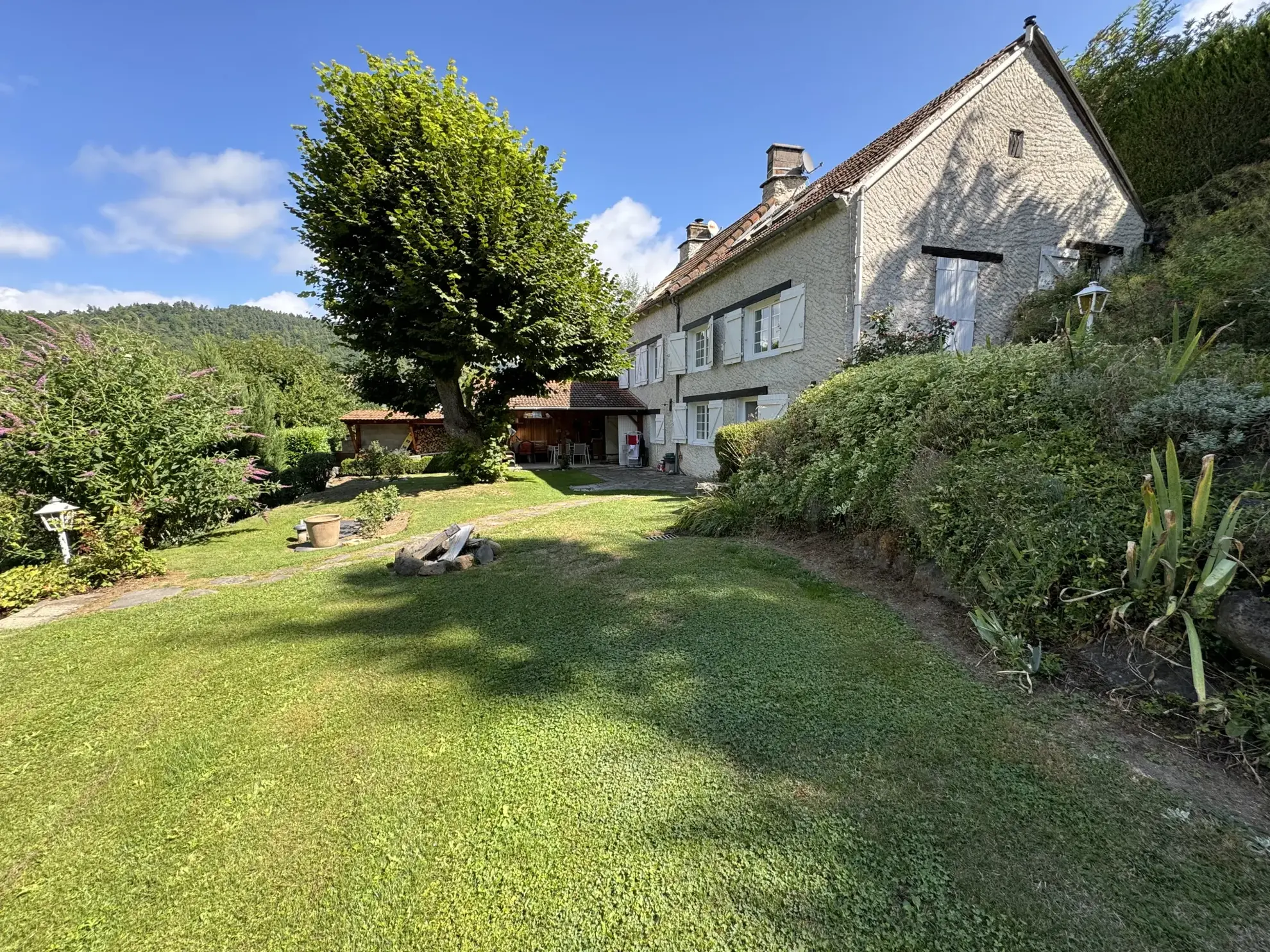 Charmante maison à Joursac, proche nature, 3 chambres, garage, idéalement située entre Massiac et Saint-Flour 