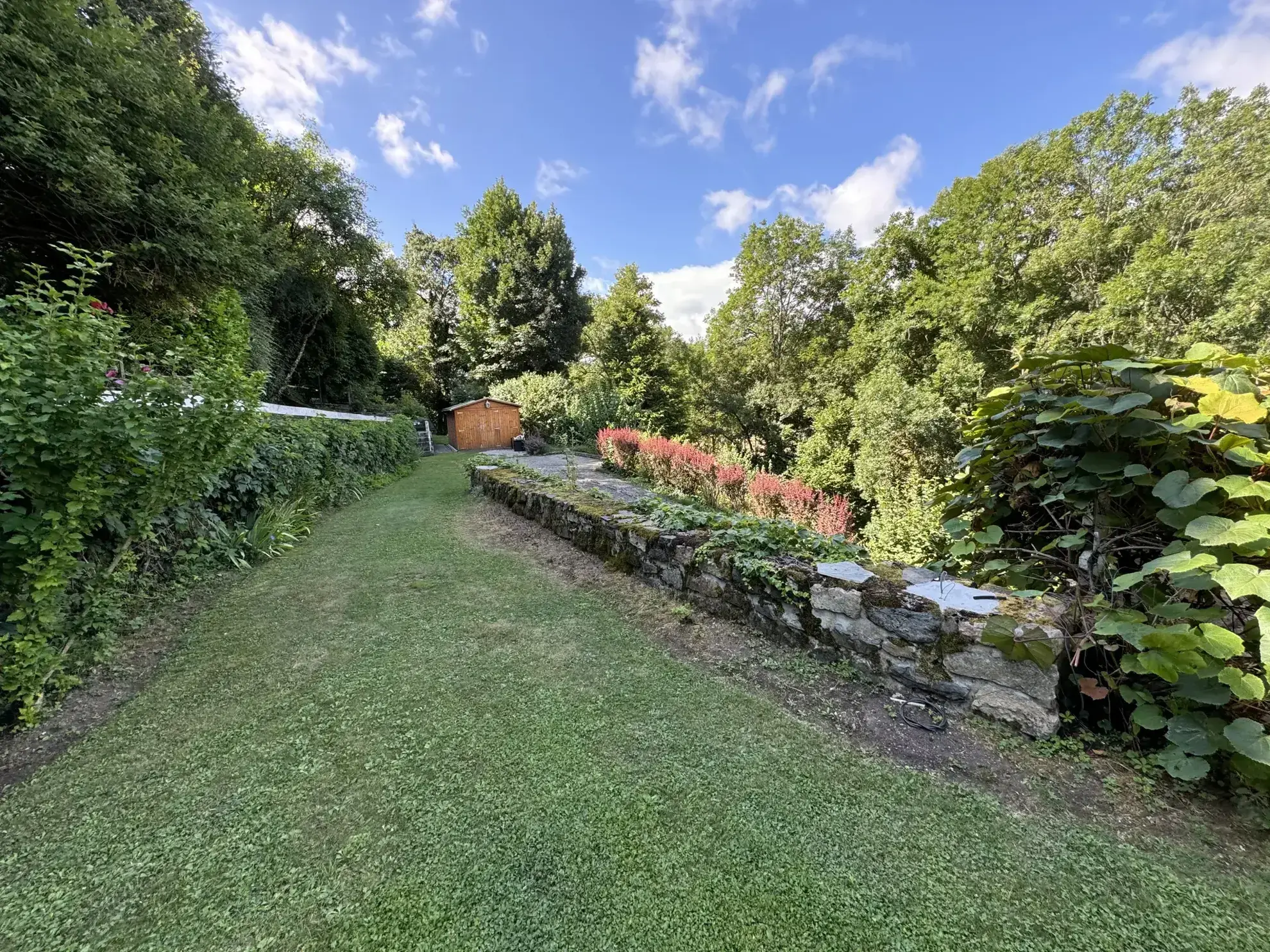 Charmante maison à Joursac, proche nature, 3 chambres, garage, idéalement située entre Massiac et Saint-Flour 