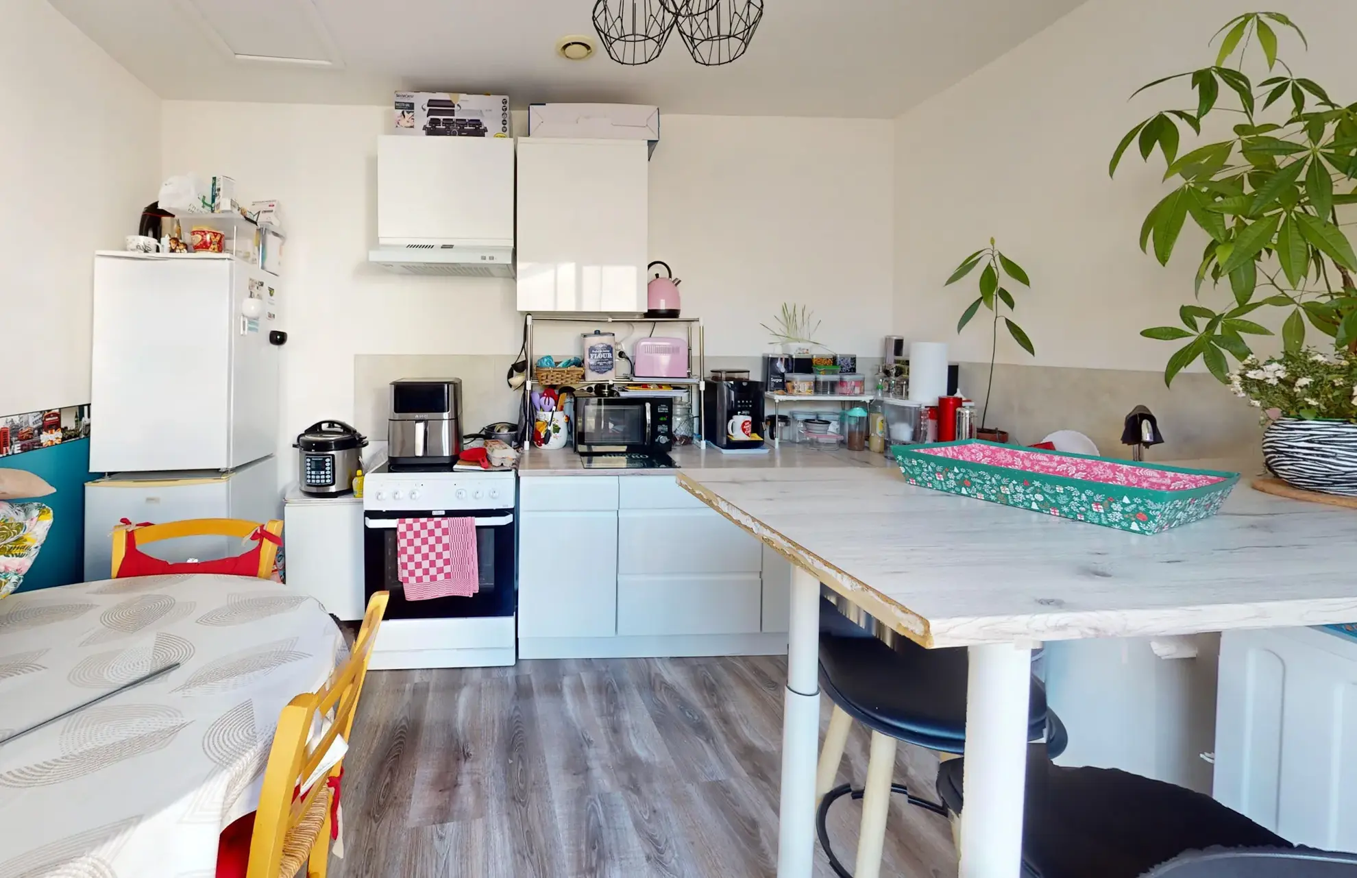 Immeuble de rapport rénové à Saint-Marcel-les-Sauzet avec 3 logements loués 