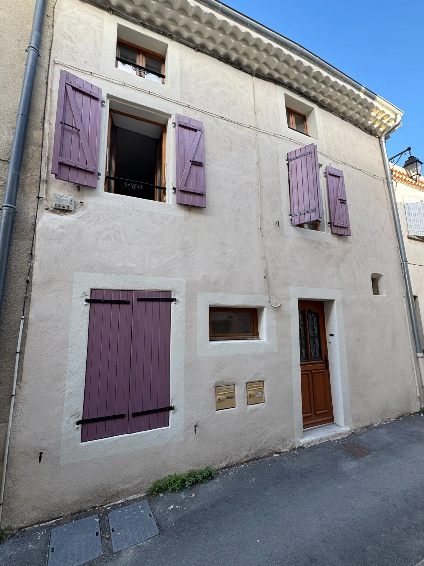 Immeuble de rapport rénové à Saint-Marcel-les-Sauzet avec 3 logements loués 