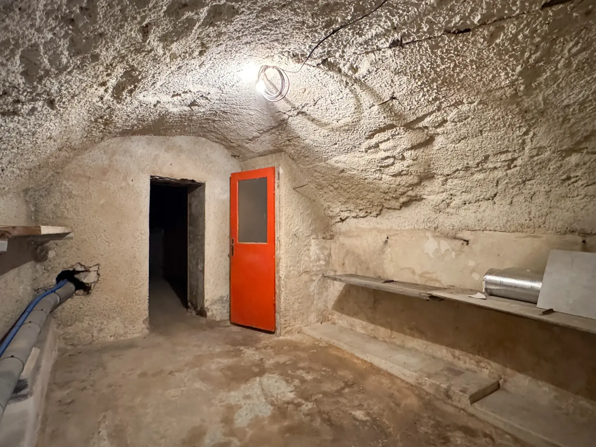 Immeuble de rapport rénové à Saint-Marcel-les-Sauzet avec 3 logements loués 