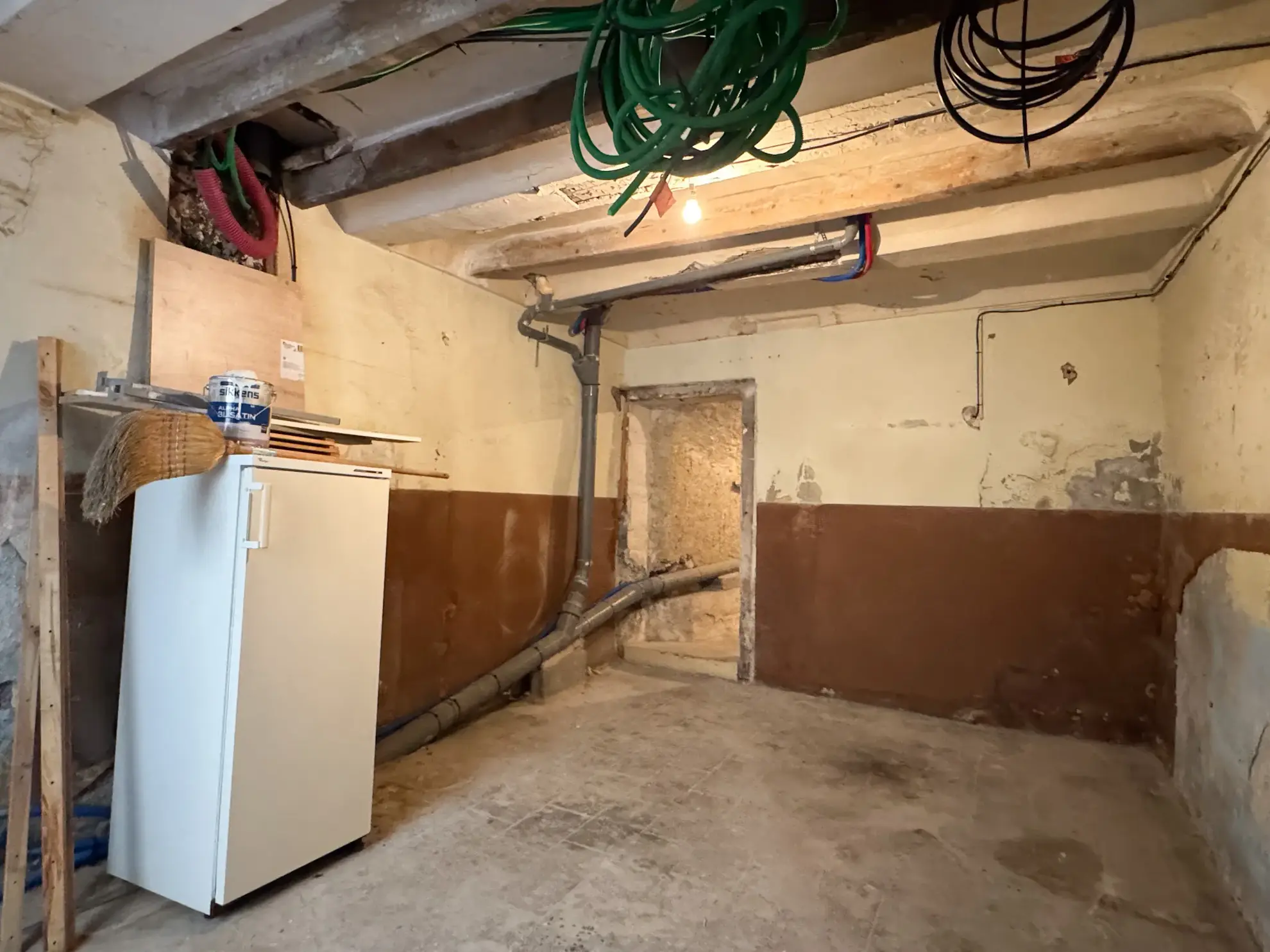 Immeuble de rapport rénové à Saint-Marcel-les-Sauzet avec 3 logements loués 