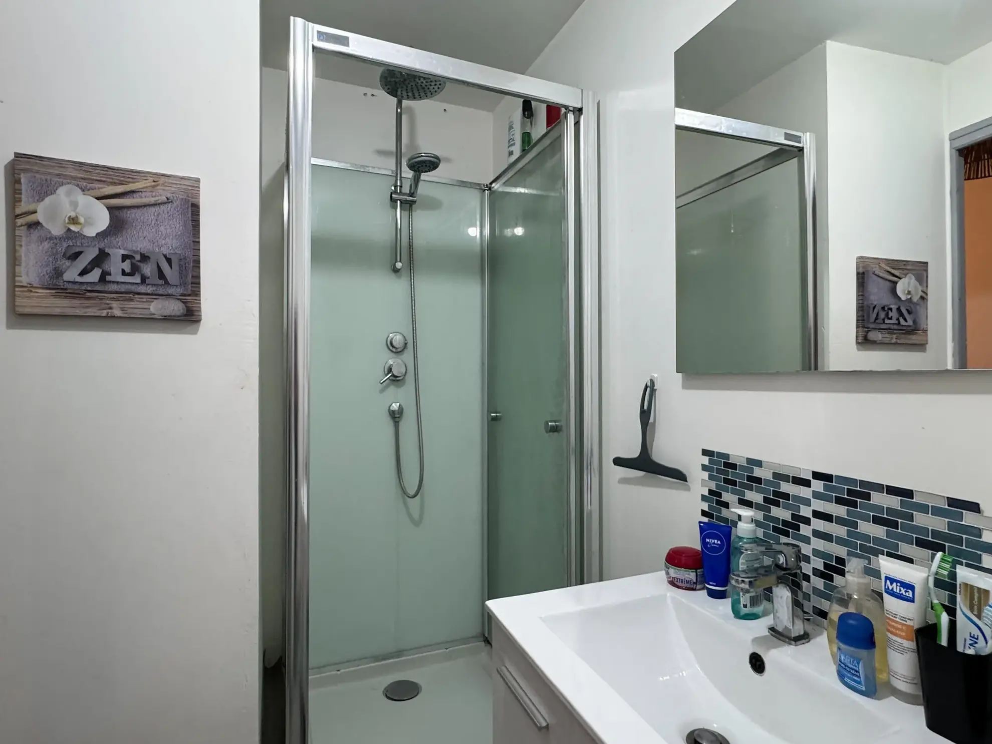 Immeuble de rapport rénové à Saint-Marcel-les-Sauzet avec 3 logements loués 