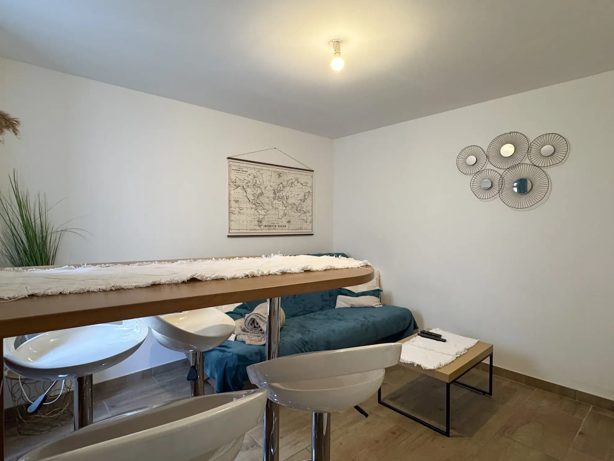 Immeuble de rapport rénové à Saint-Marcel-les-Sauzet avec 3 logements loués 