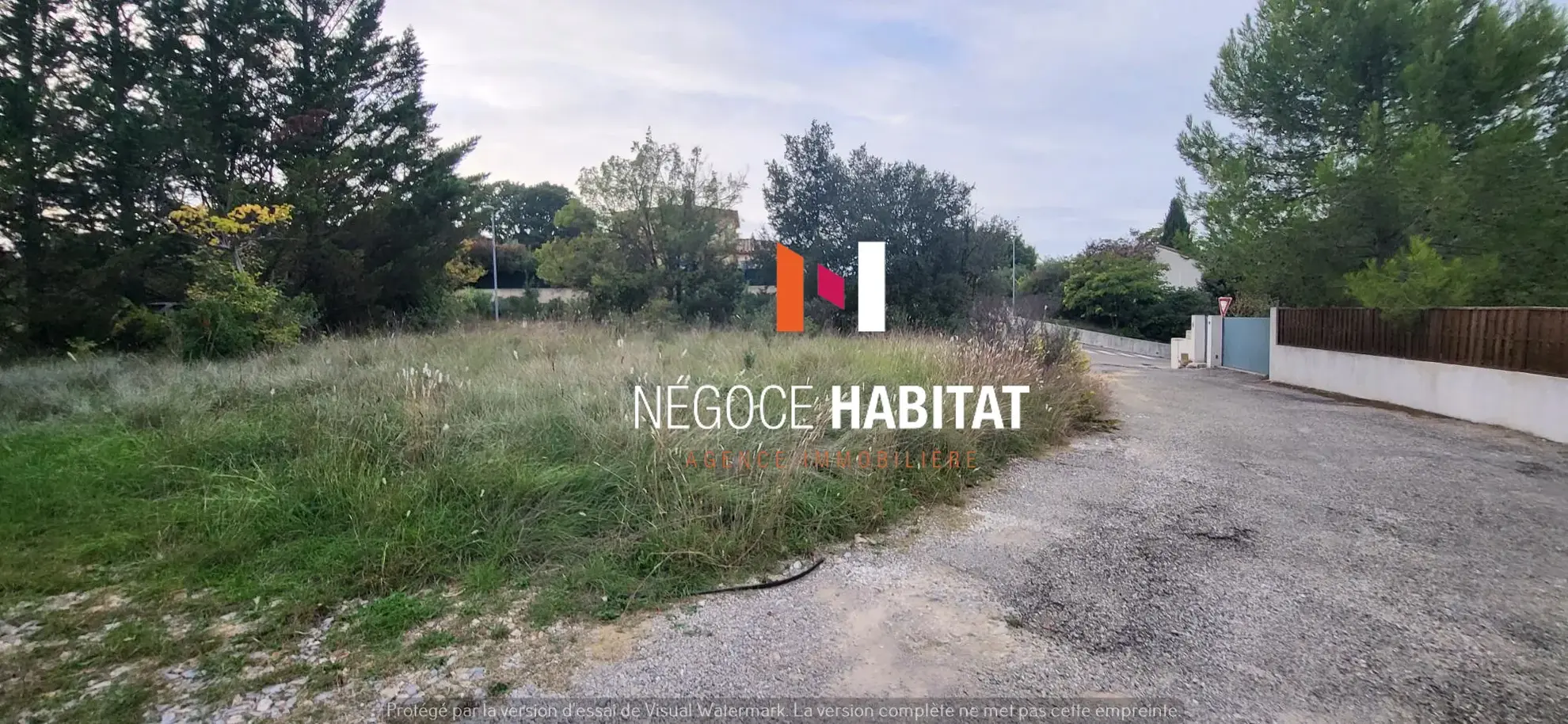 Terrain constructible à Lecques de 986 m², hors lotissement, prêt à construire