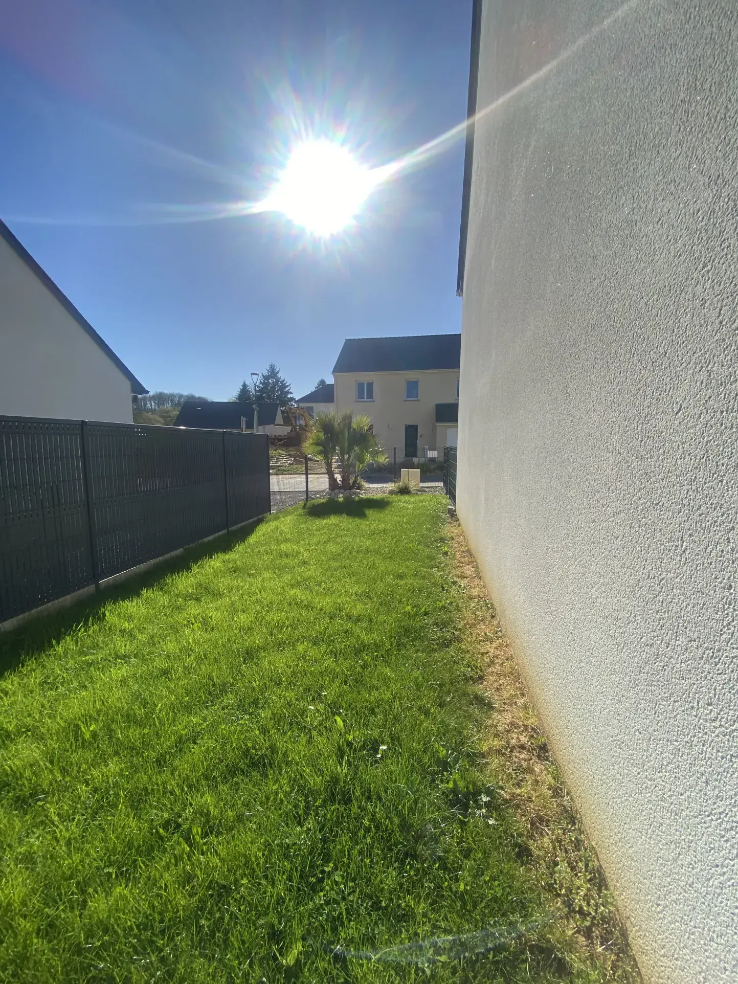 Joli pavillon récent RT2012 à La Bazoge avec garage et jardin 