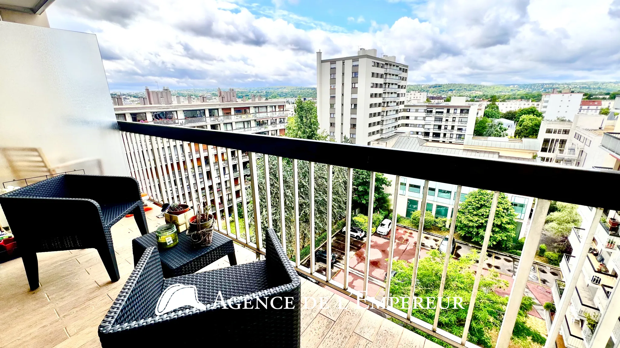 Studio lumineux à Rueil-Malmaison avec balcon, parking et vue dégagée
