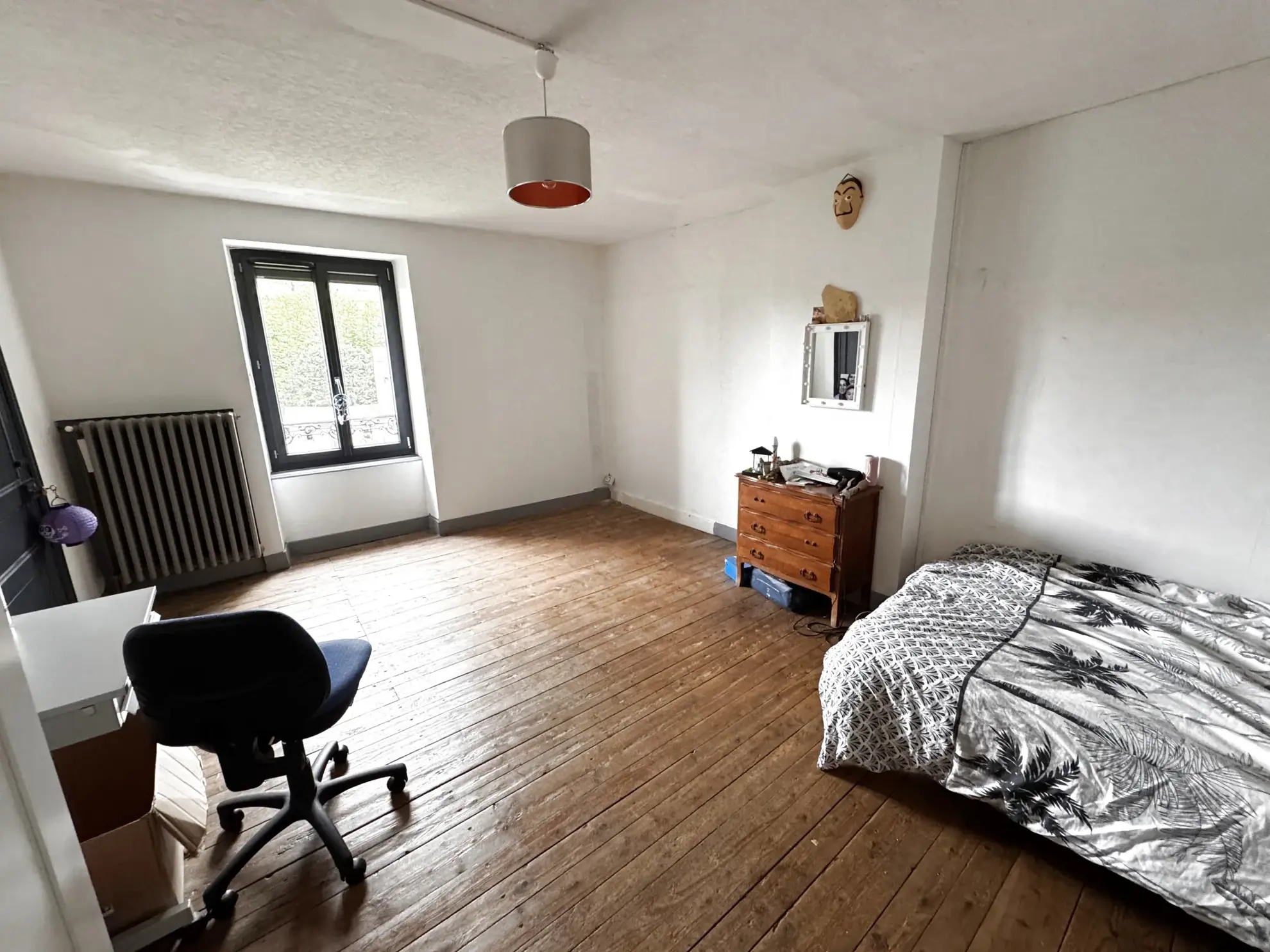 Maison familiale 8 chambres à Massiac avec grand terrain et dépendance à restaurer 