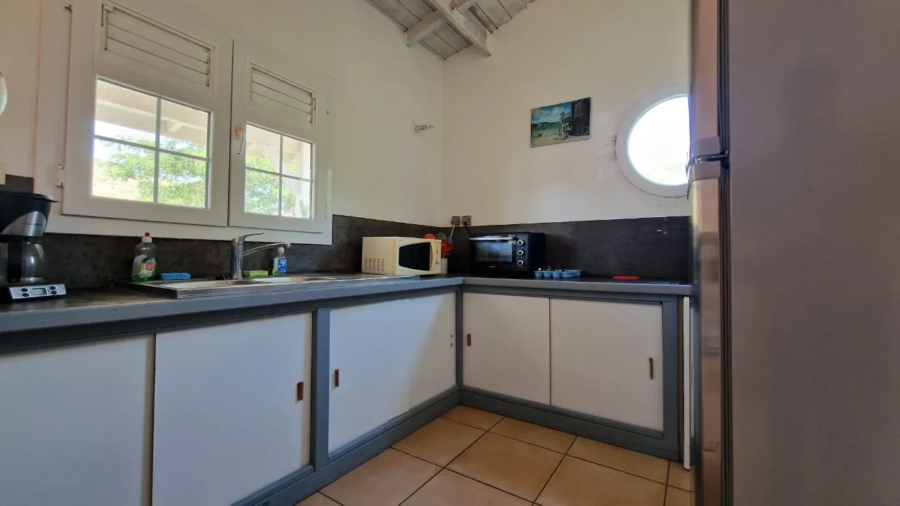 Appartement T2 avec piscine à Case-Pilote à 30 mètres de la plage 