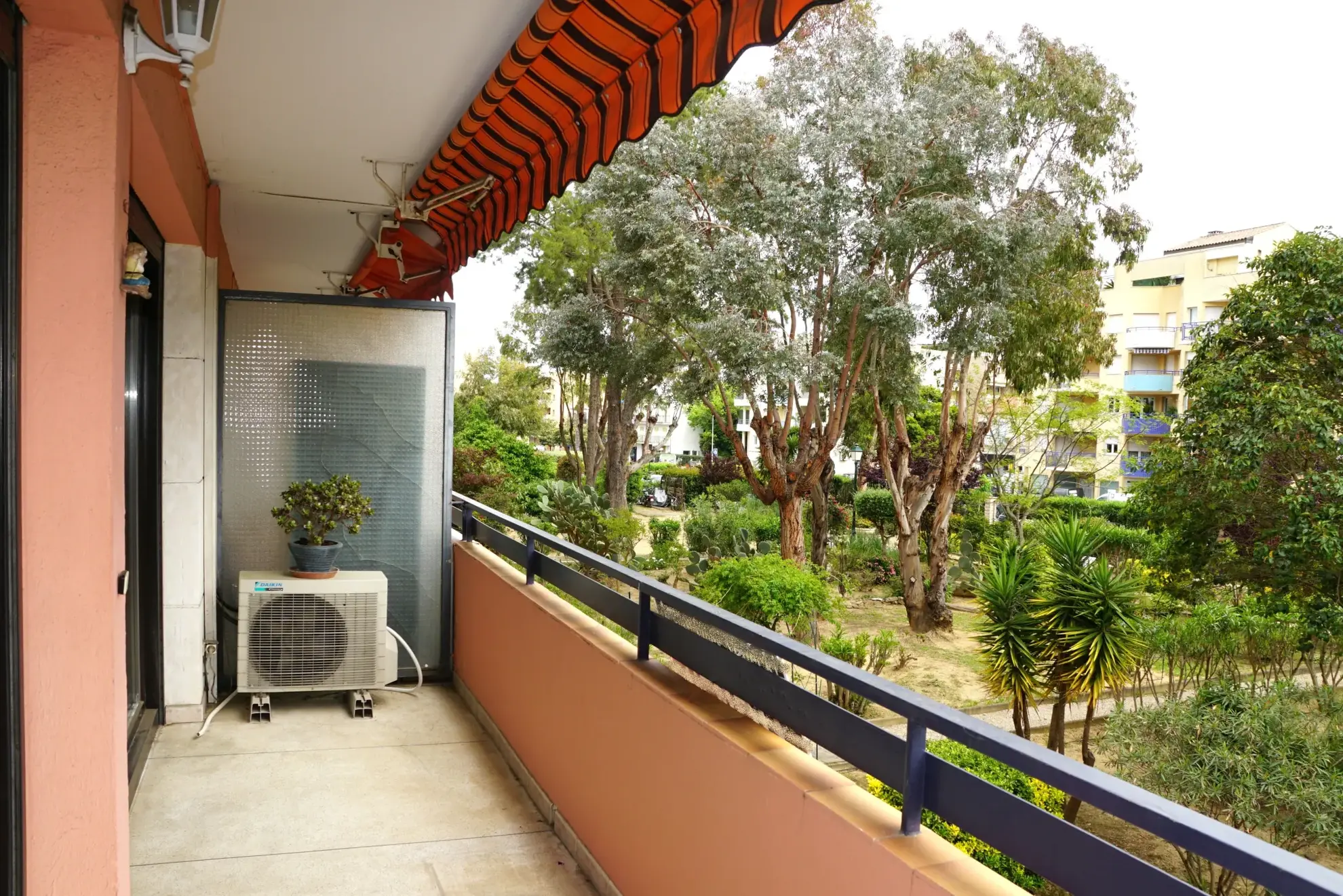 Appartement 2 pièces avec terrasse en plein centre de Cavalaire-sur-Mer 