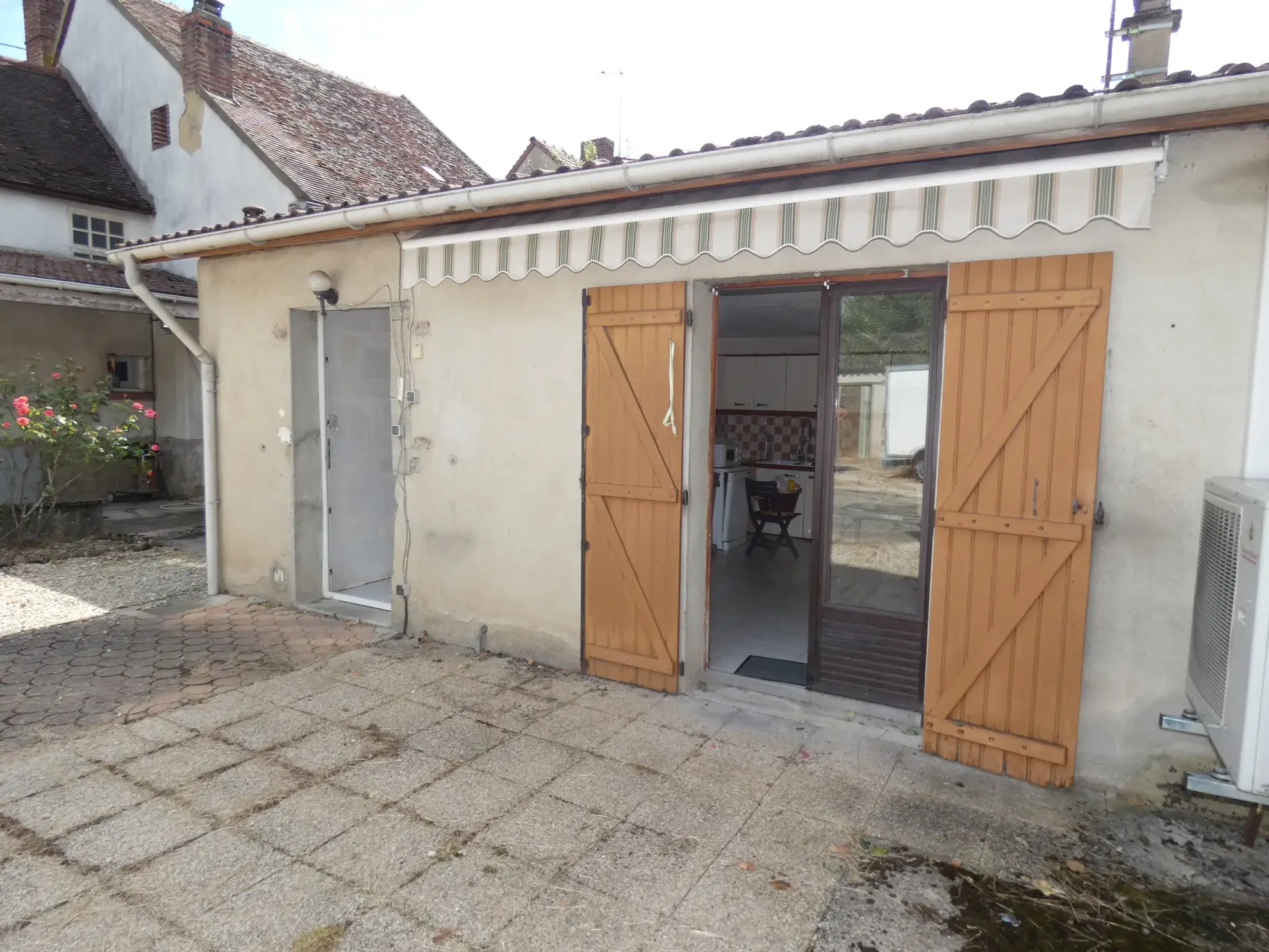 Maison contemporaine de 125 m² à Brienon-sur-Armançon avec garage et panneaux solaires 