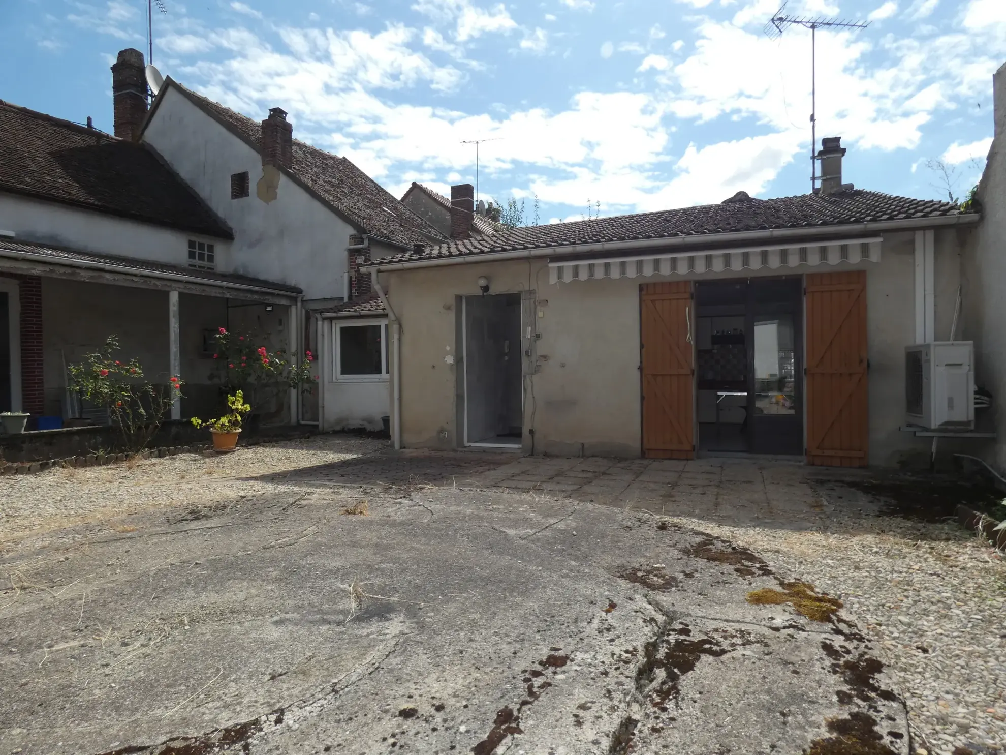Maison contemporaine de 125 m² à Brienon-sur-Armançon avec garage et panneaux solaires 