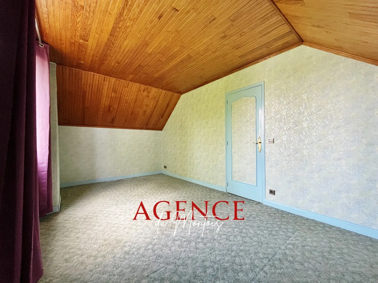 Maison traditionnelle à Bray-sur-Seine avec jardin clos et garage, 2 chambres 