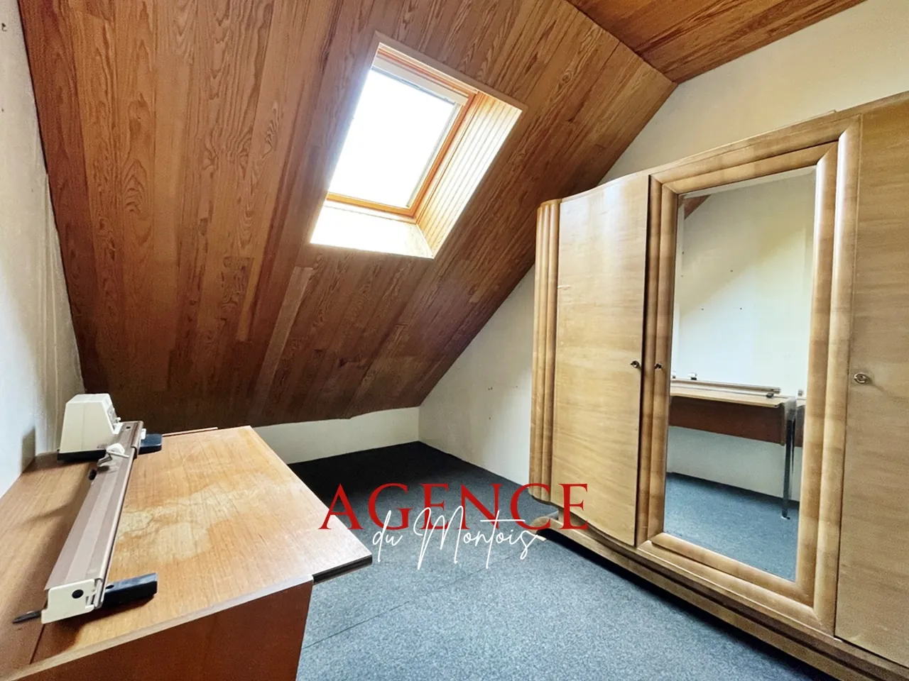 Maison traditionnelle à Bray-sur-Seine avec jardin clos et garage, 2 chambres 