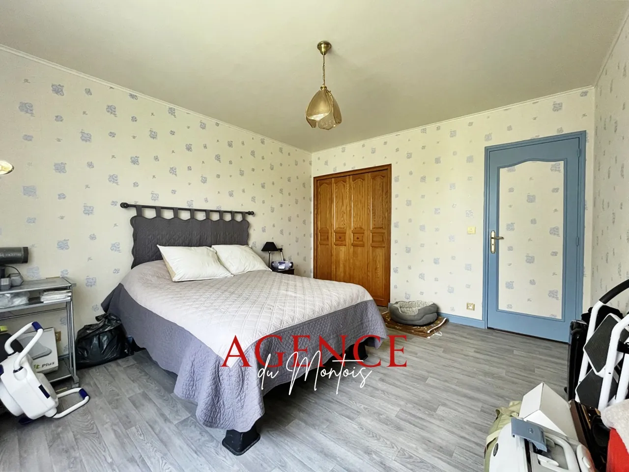 Maison traditionnelle à Bray-sur-Seine avec jardin clos et garage, 2 chambres 