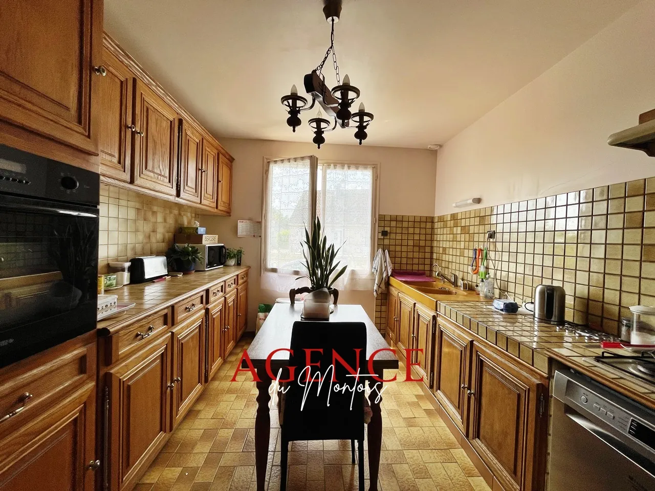 Maison traditionnelle à Bray-sur-Seine avec jardin clos et garage, 2 chambres 