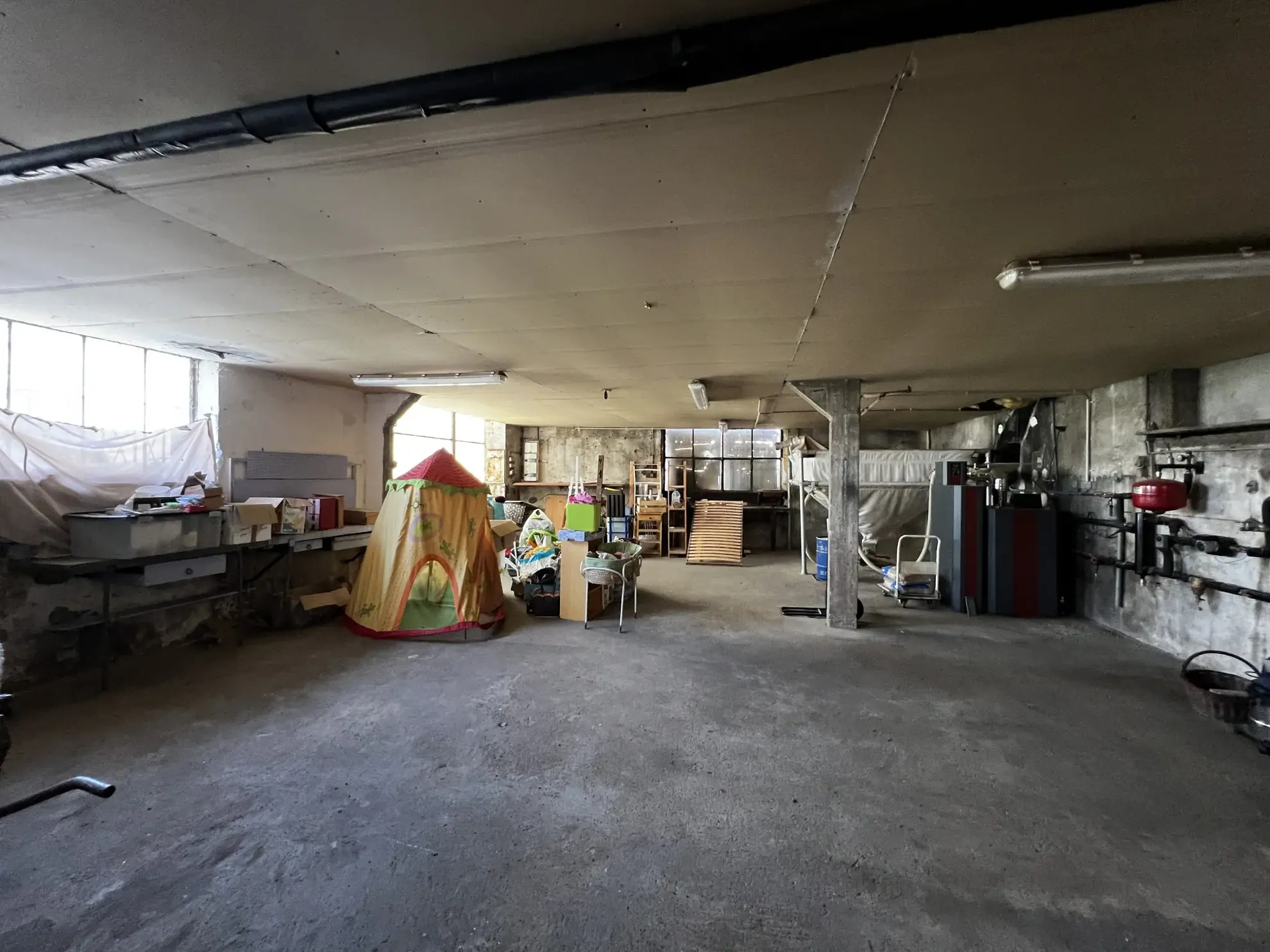 Maison familiale avec piscine, 5 chambres et grand garage à Puybarban 