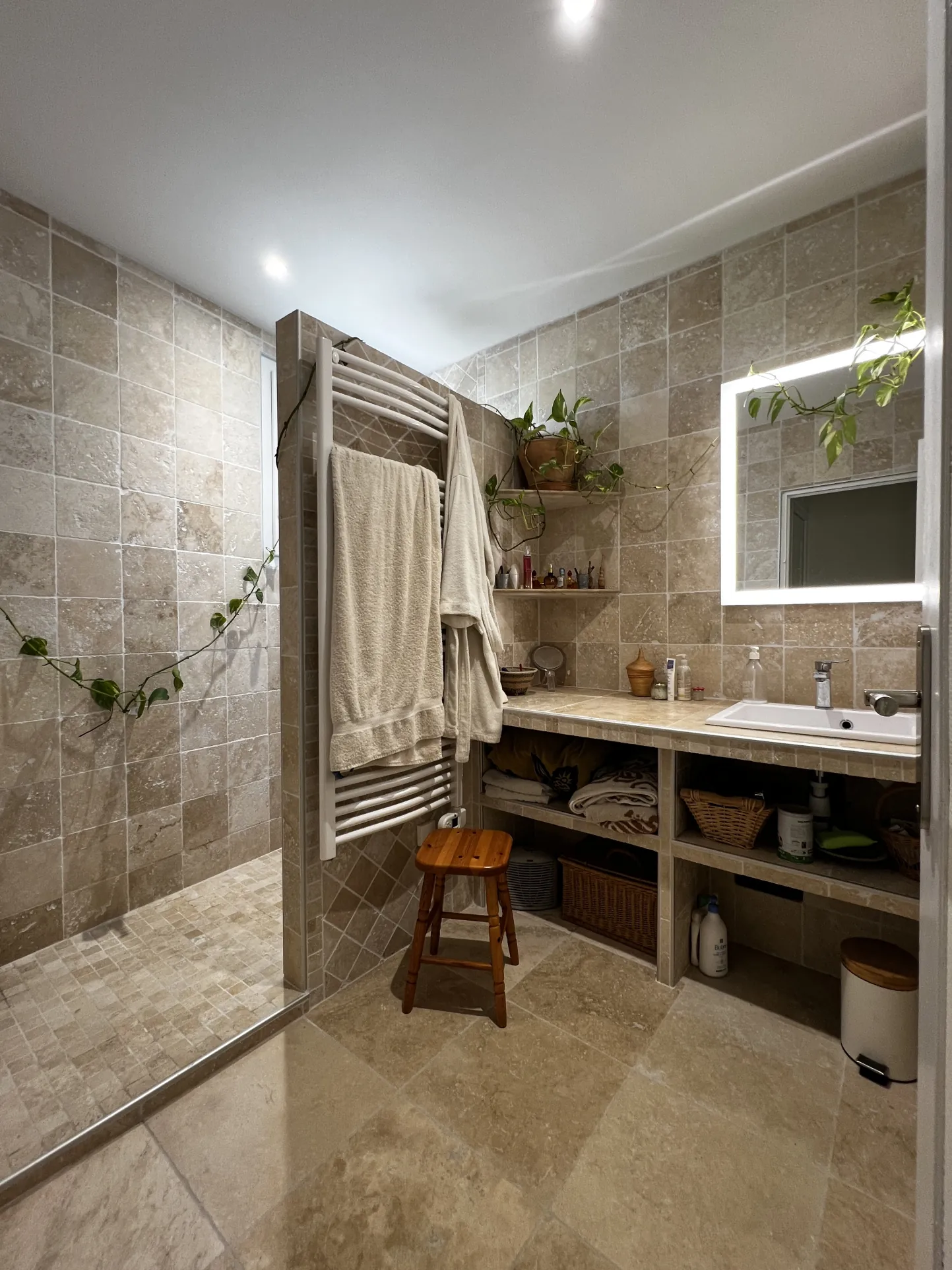 Maison familiale avec piscine, 5 chambres et grand garage à Puybarban 