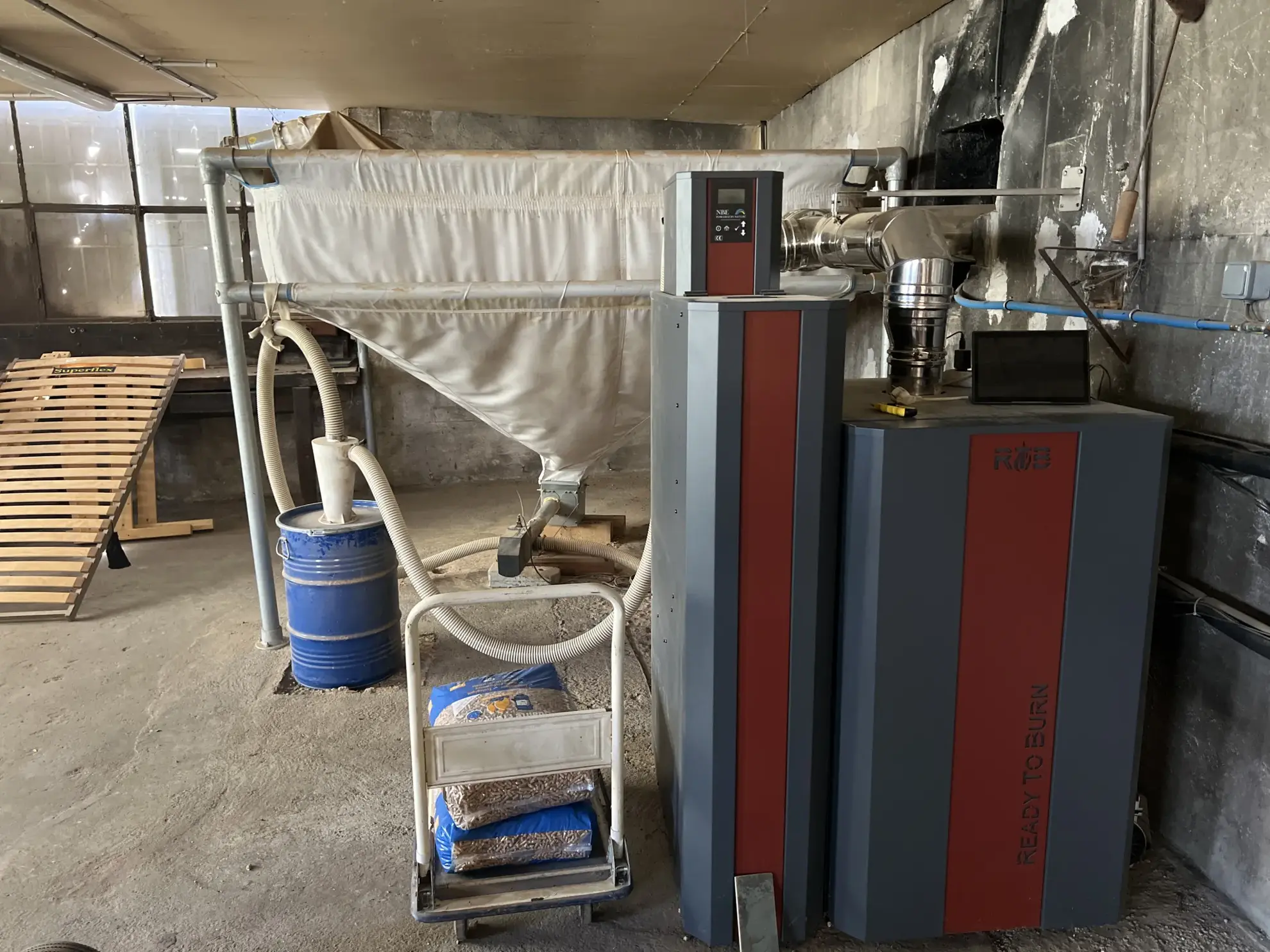 Maison familiale avec piscine, 5 chambres et grand garage à Puybarban 