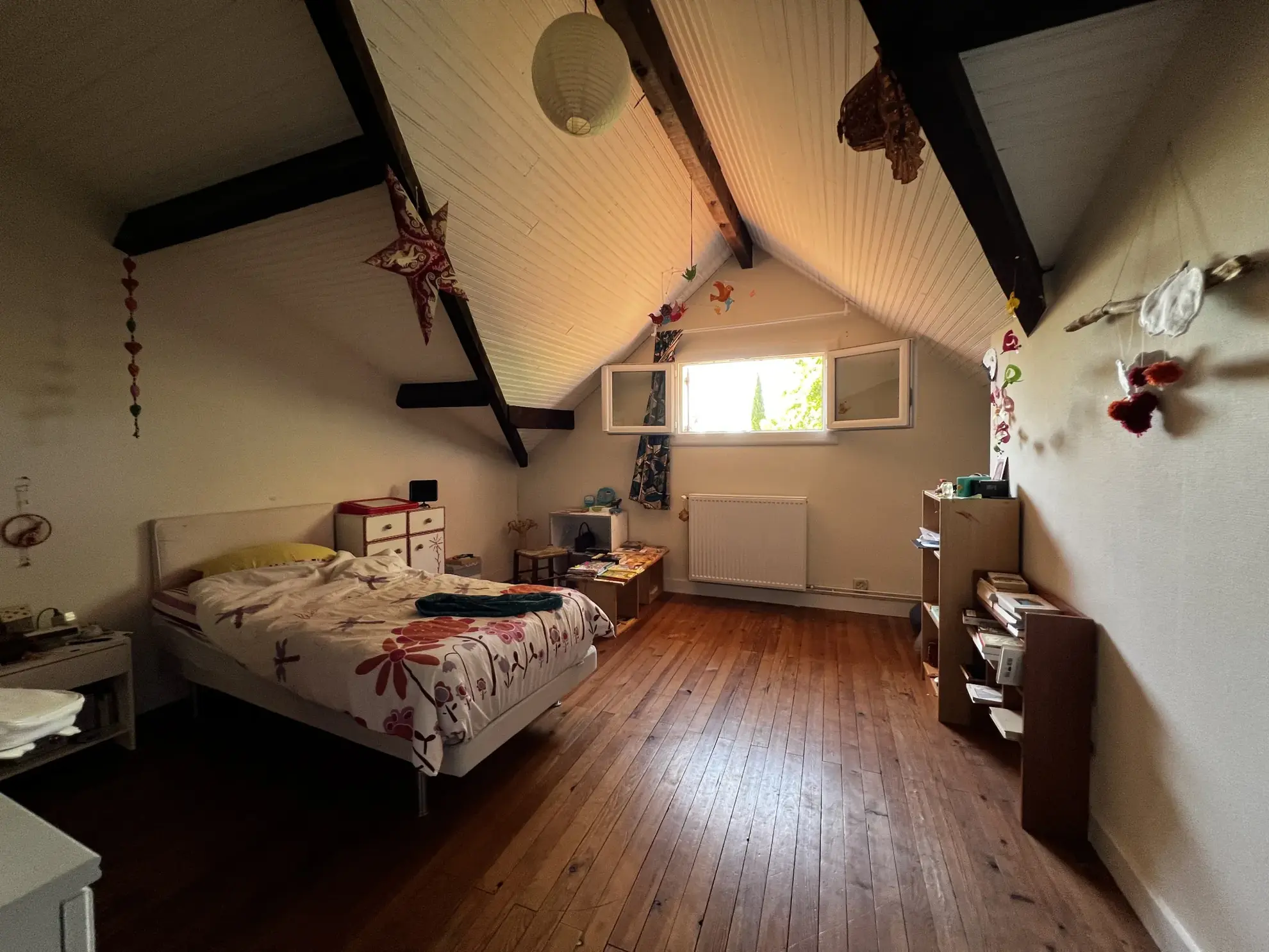 Maison familiale avec piscine, 5 chambres et grand garage à Puybarban 