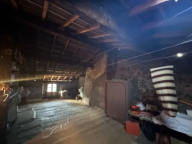 Maison de village à vendre à Marcigny avec 2 chambres et grand garage 