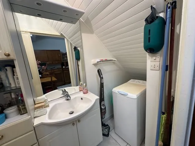 Maison de village à vendre à Marcigny avec 2 chambres et grand garage 