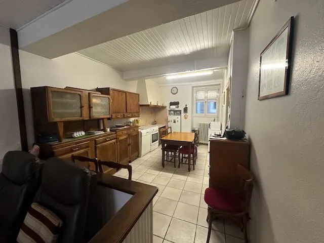 Maison de village à vendre à Marcigny avec 2 chambres et grand garage 