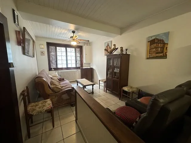 Maison de village à vendre à Marcigny avec 2 chambres et grand garage 