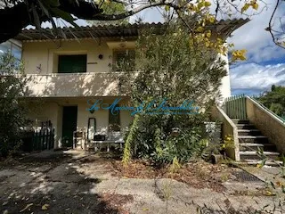 Maison à Saint Privat des Vieux avec 3 chambres et jardin de 484 m² à rénover 