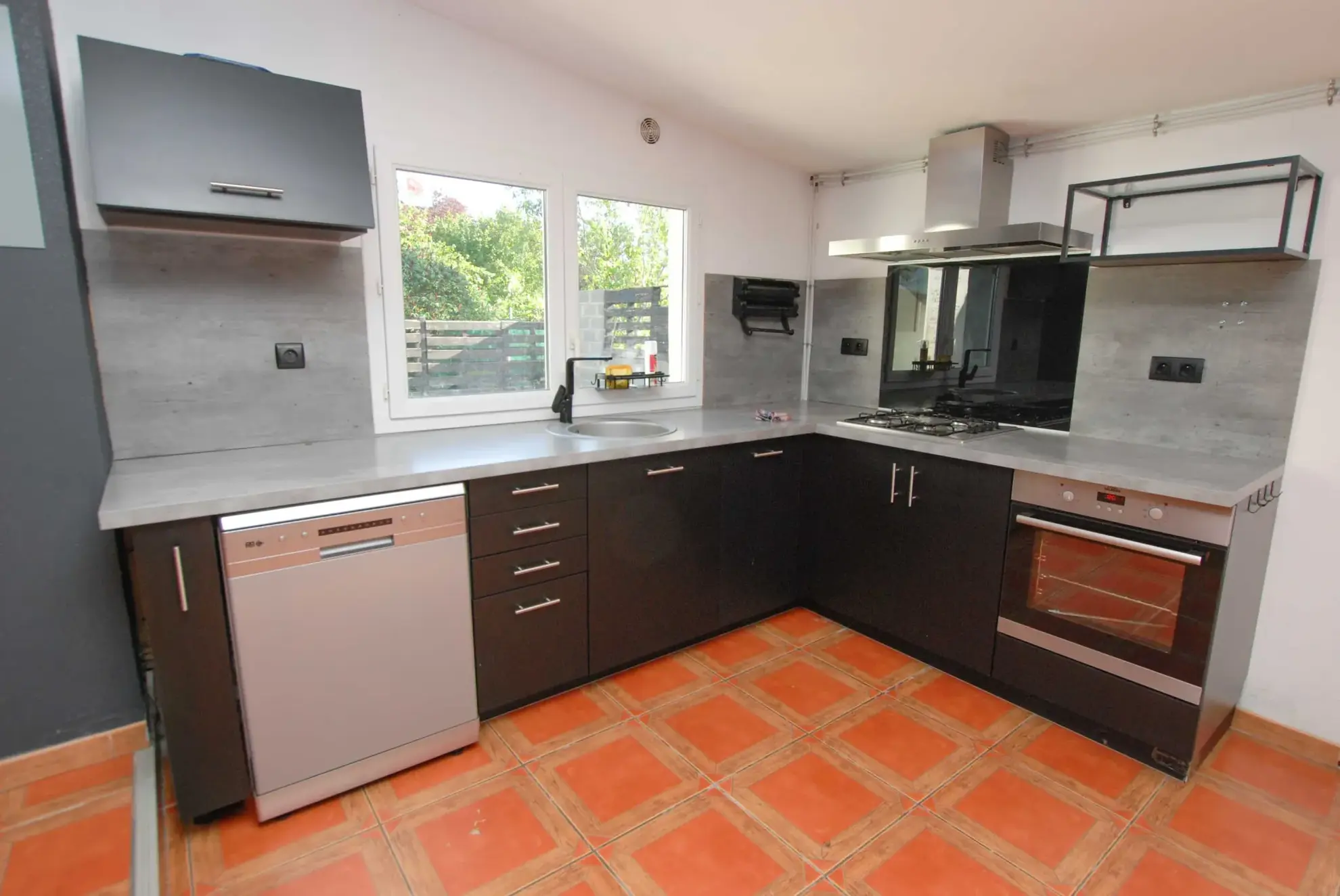 À vendre maison semi-individuelle à Jeumont avec 5 chambres et terrasse 