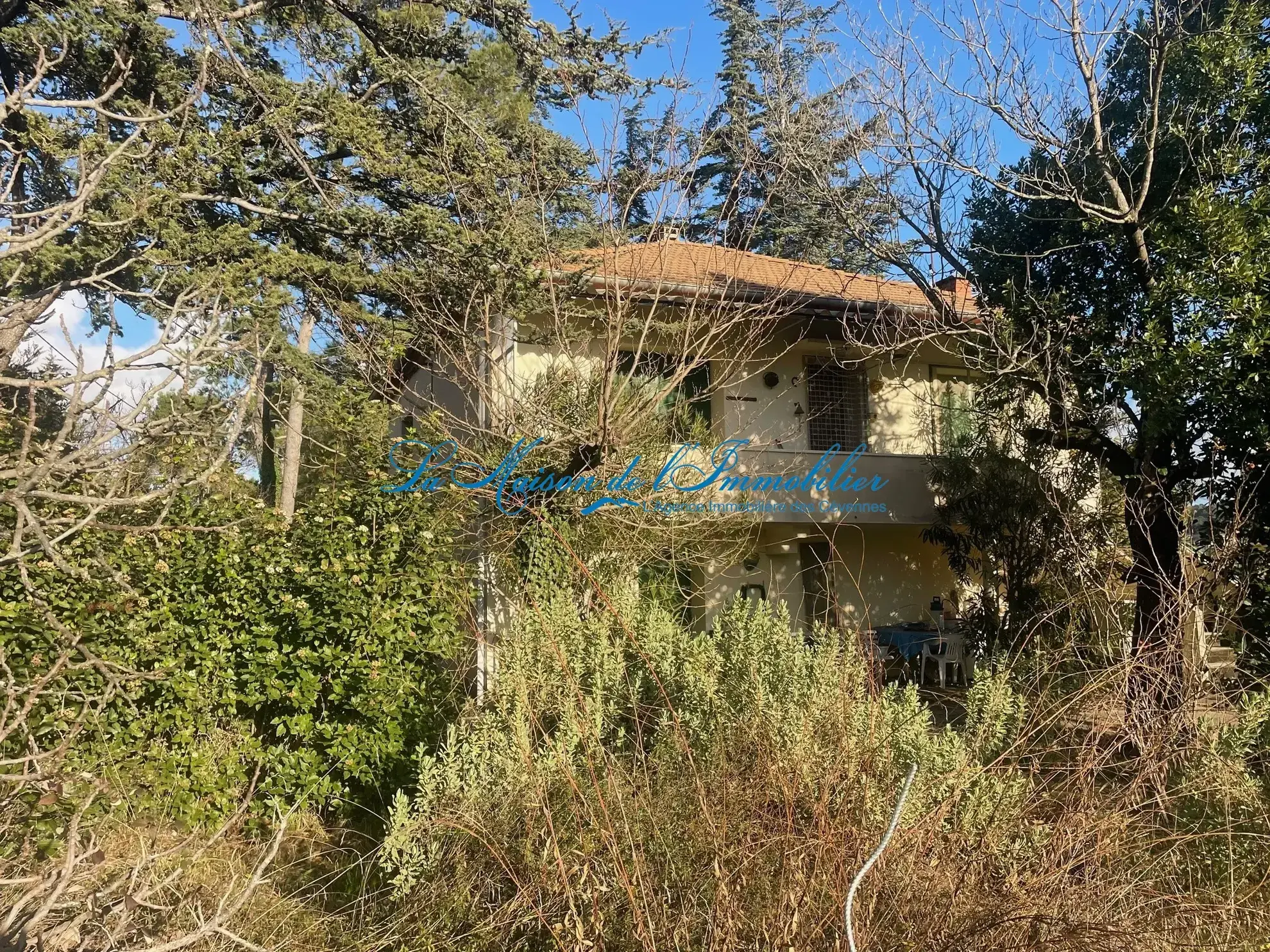 Maison à Saint Privat des Vieux avec 3 chambres et jardin de 484 m² à rénover 