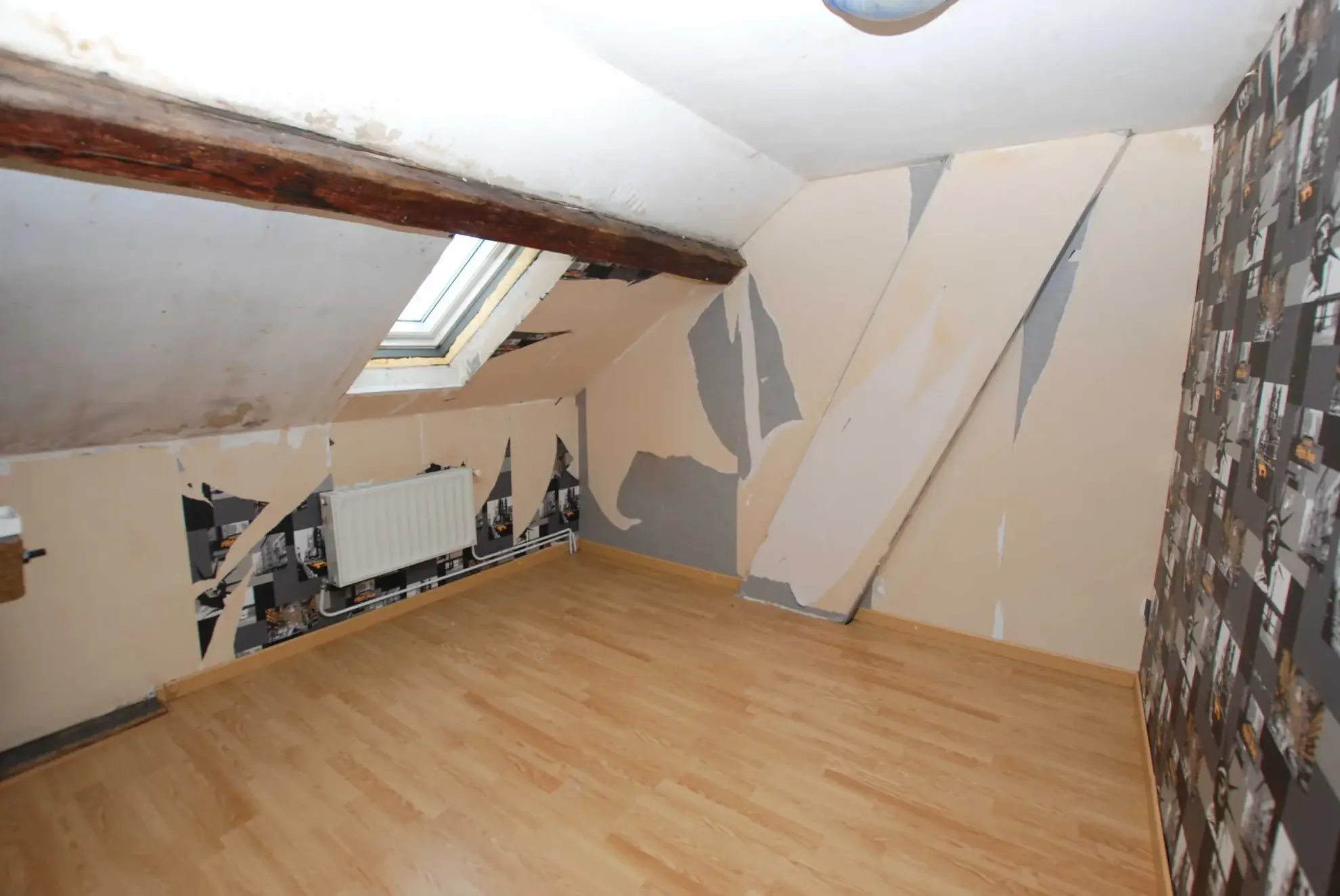 À vendre maison semi-individuelle à Jeumont avec 5 chambres et terrasse 