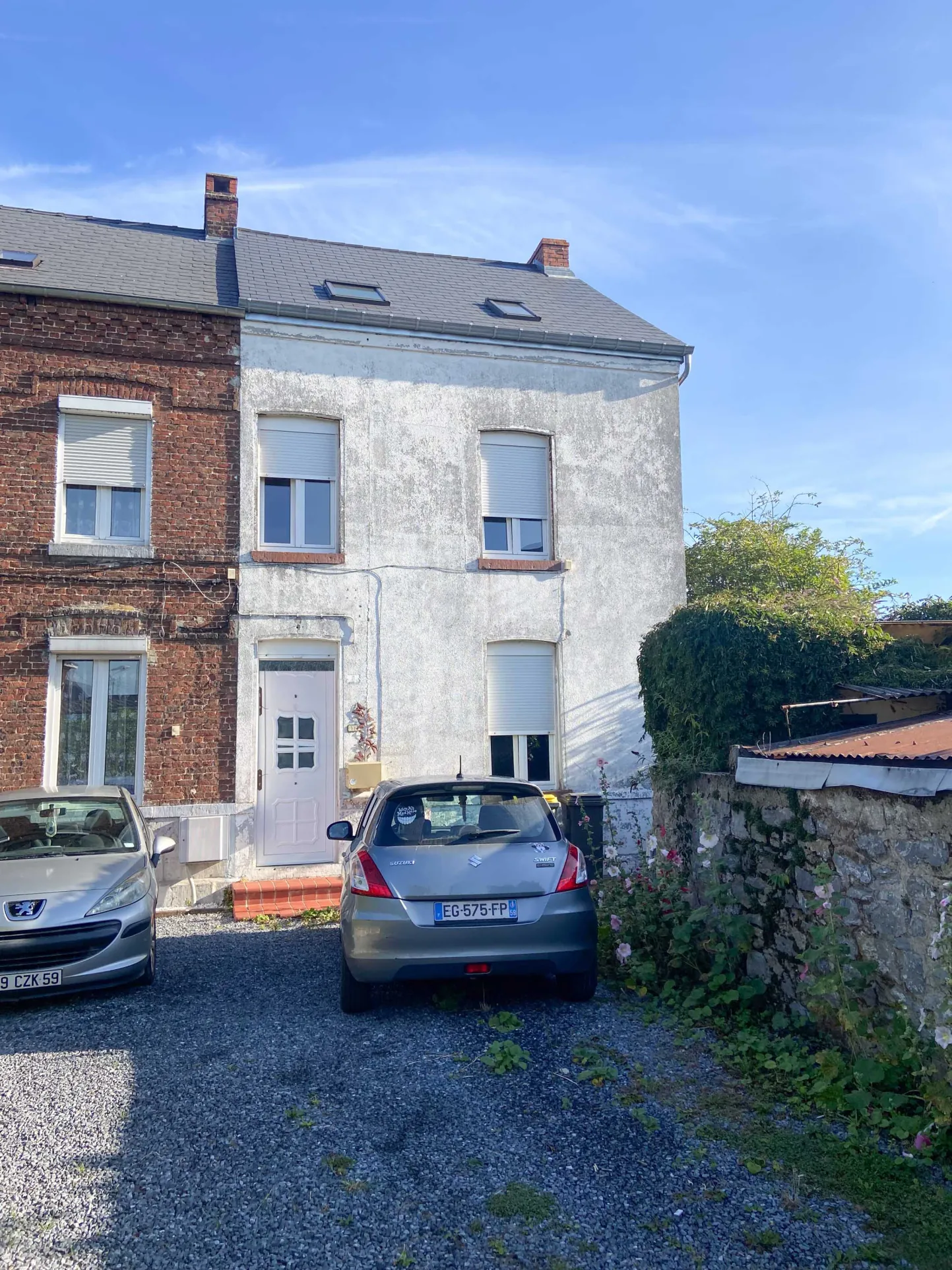 À vendre maison semi-individuelle à Jeumont avec 5 chambres et terrasse