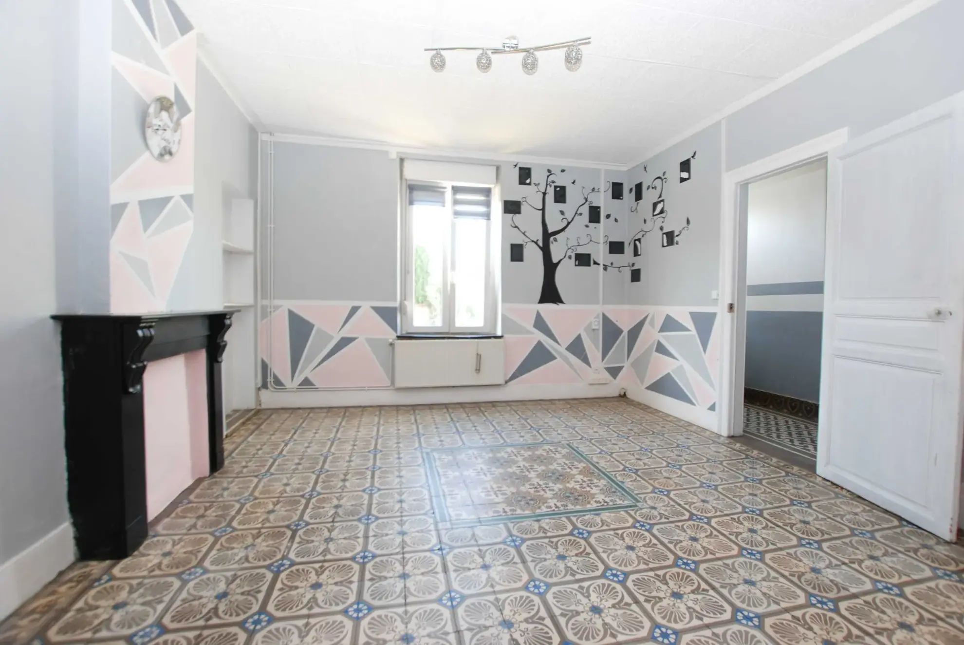 À vendre maison semi-individuelle à Jeumont avec 5 chambres et terrasse 