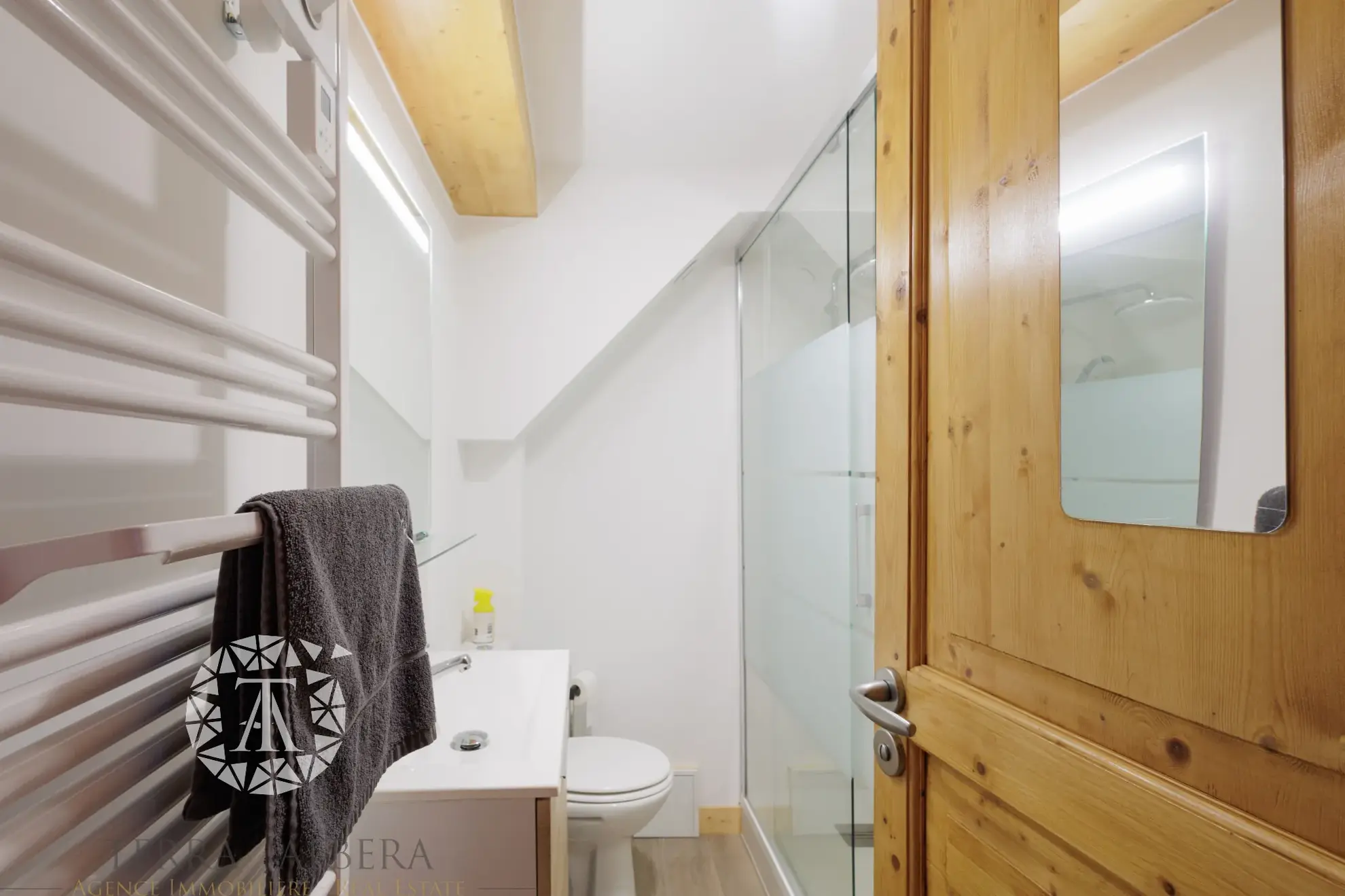 Appartement 3 pièces en rez-de-jardin à Les Angles avec vue montagne et lac 