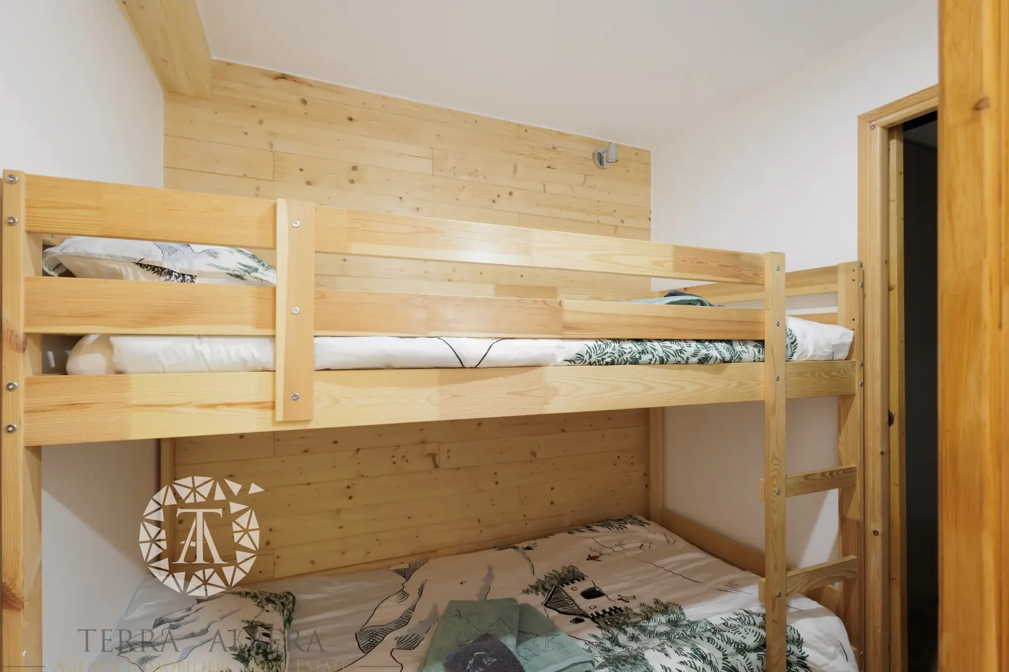 Appartement 3 pièces en rez-de-jardin à Les Angles avec vue montagne et lac 