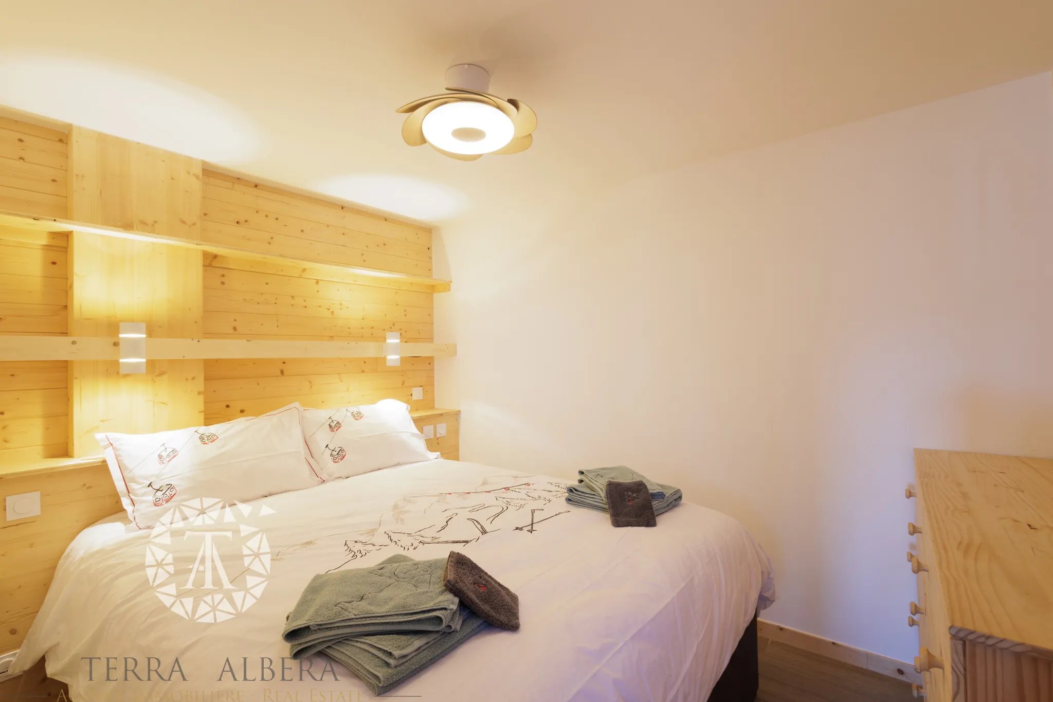 Appartement 3 pièces en rez-de-jardin à Les Angles avec vue montagne et lac 