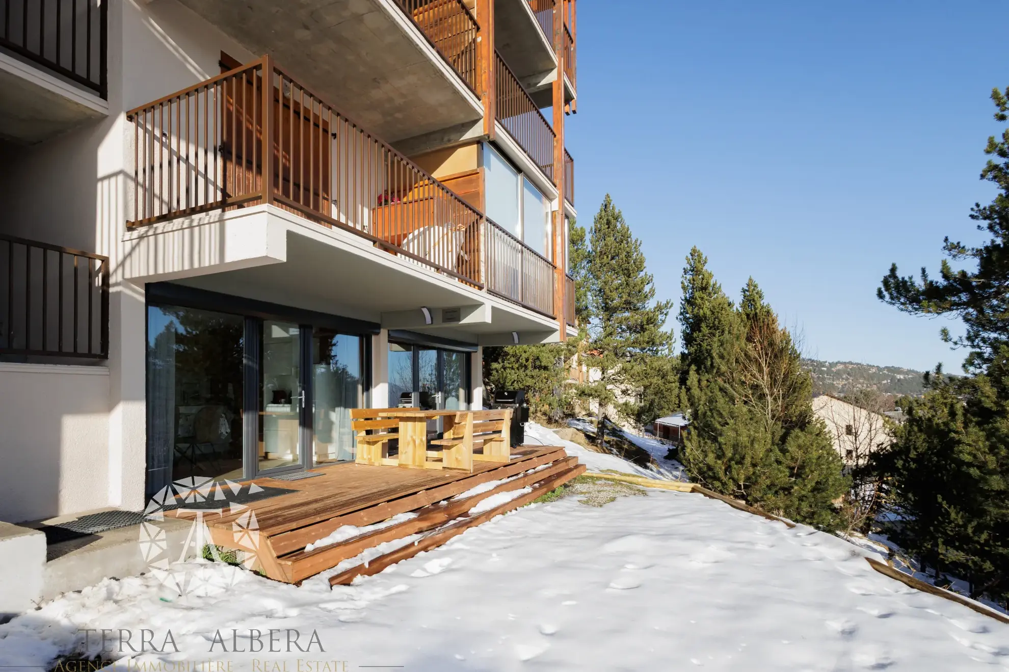 Appartement 3 pièces en rez-de-jardin à Les Angles avec vue montagne et lac 