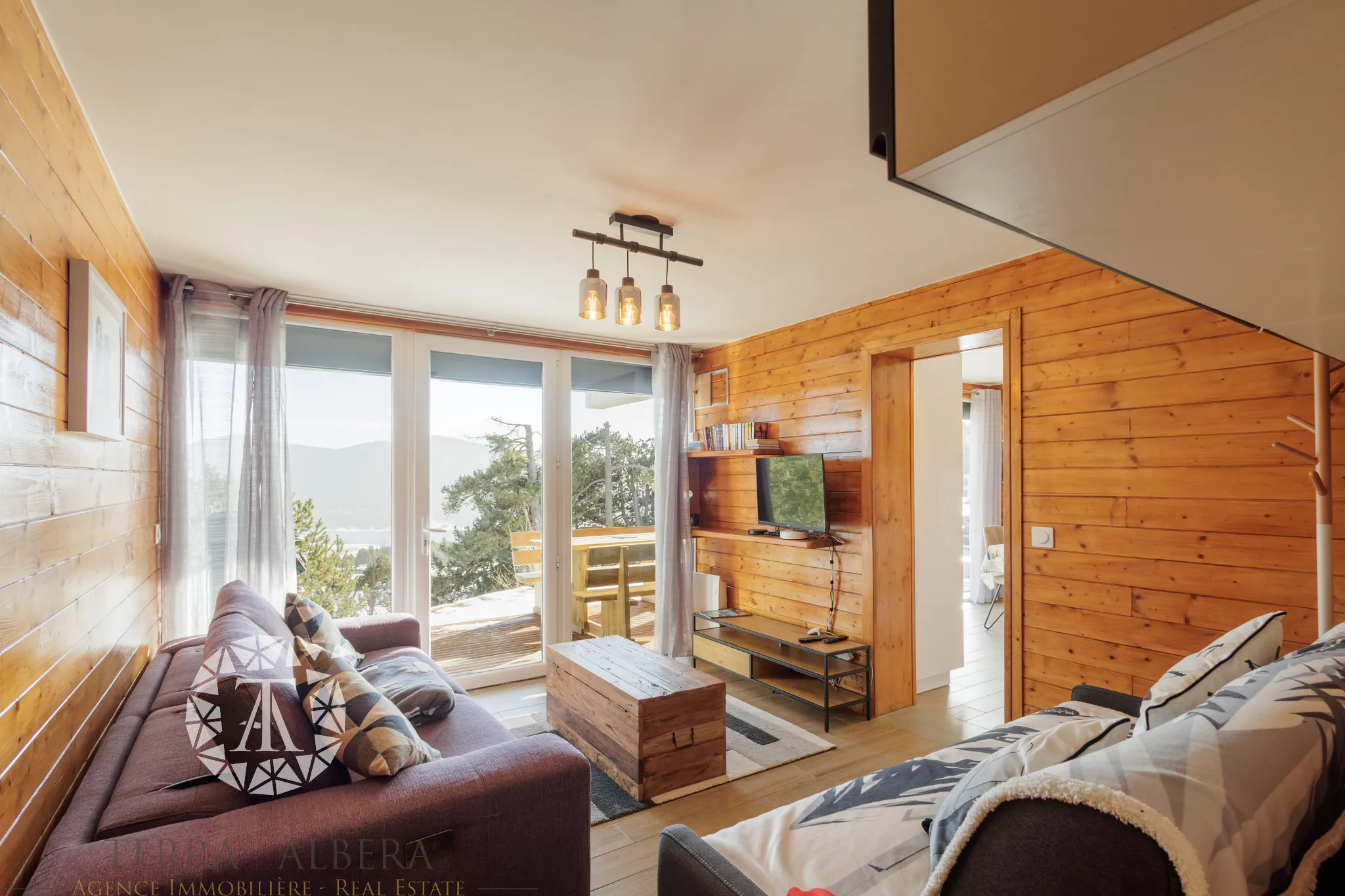 Appartement 3 pièces en rez-de-jardin à Les Angles avec vue montagne et lac