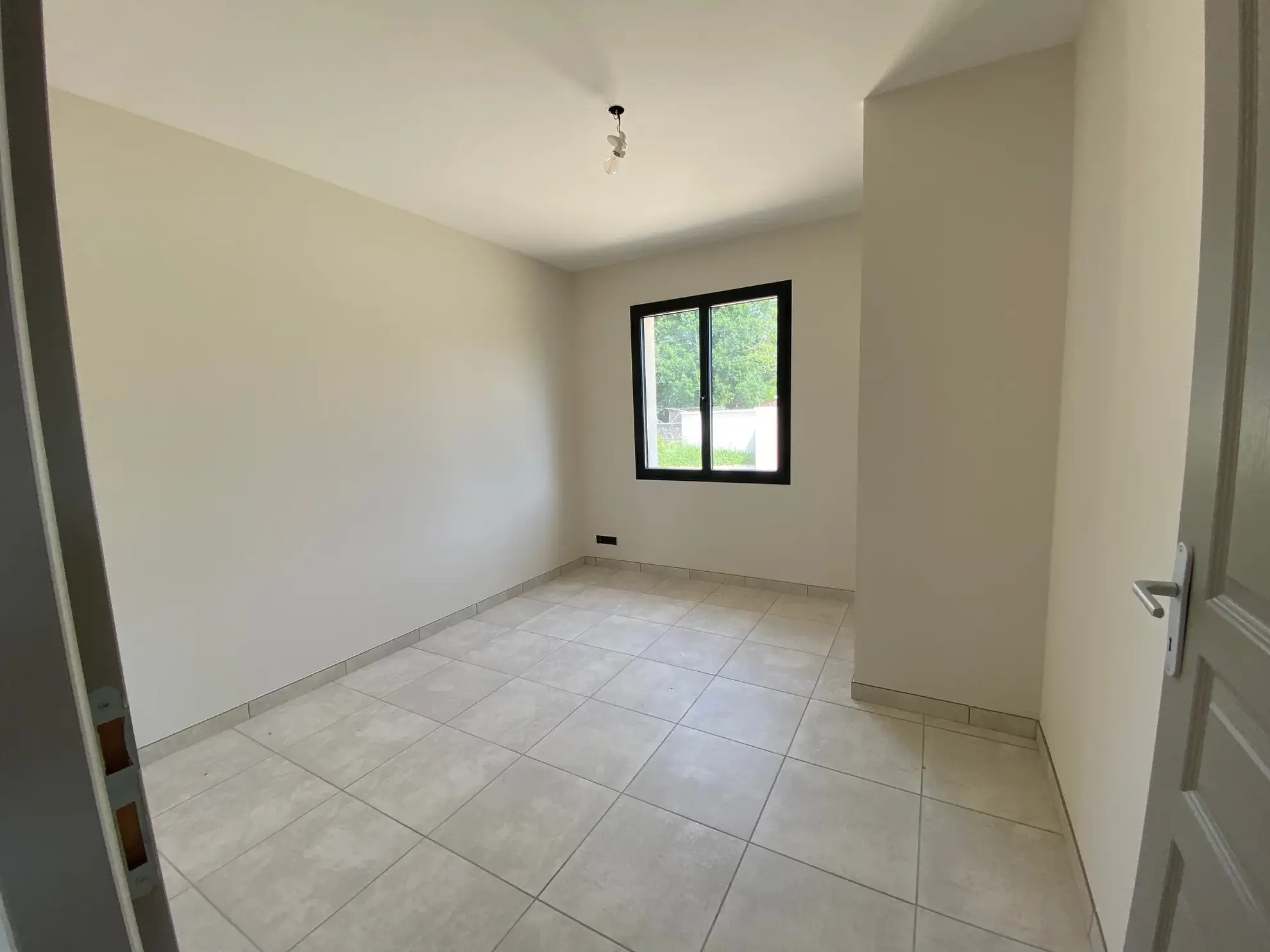 Maison neuve T4 à Marsalès avec jardin et prestations modernes 