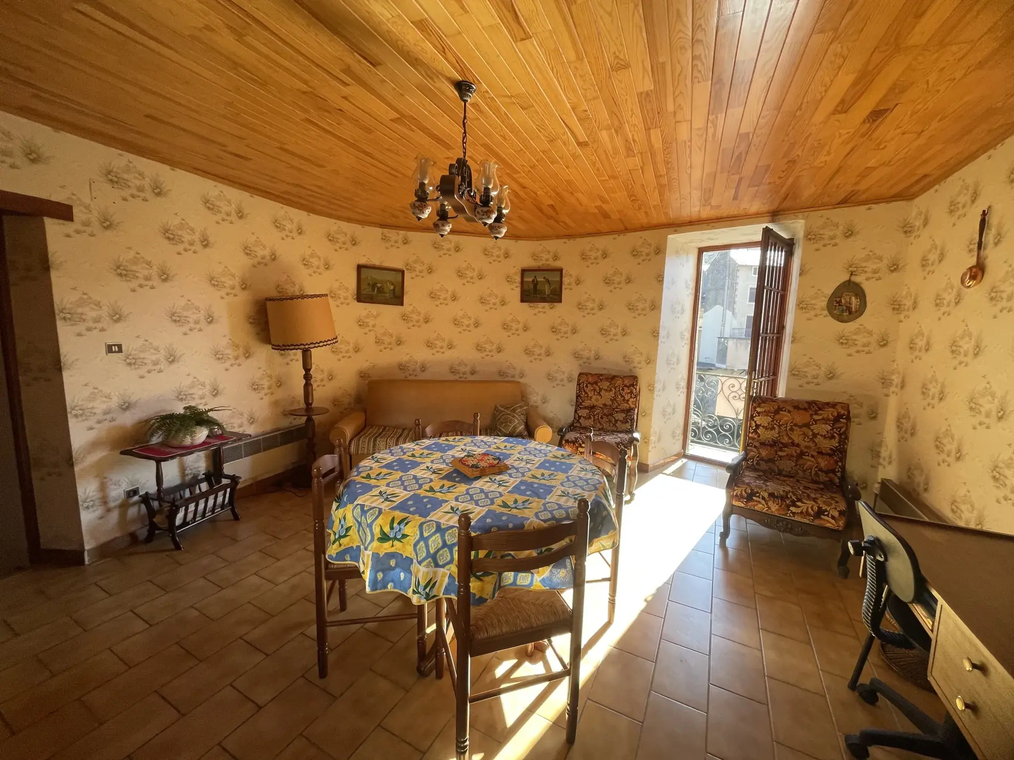 Maison de village en pierres à Brusque avec balcon et vue rivière - 104 m² 