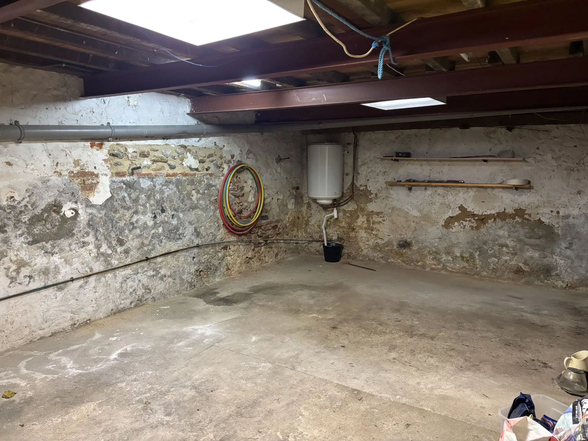 Maison de village à Banyuls-dels-Aspres avec garage - 3 pièces à rafraîchir 